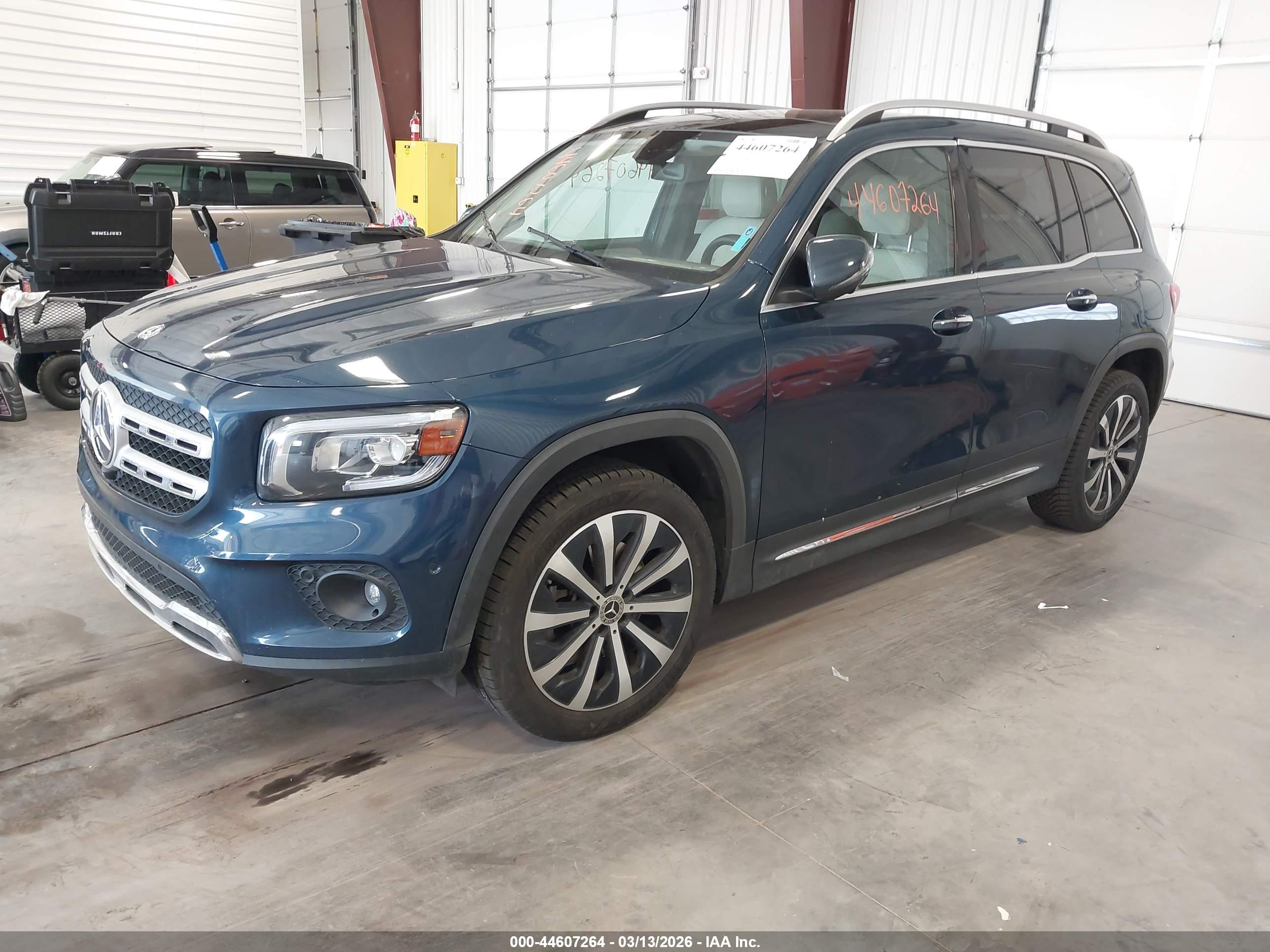 MERCEDES-BENZ GLB image 2