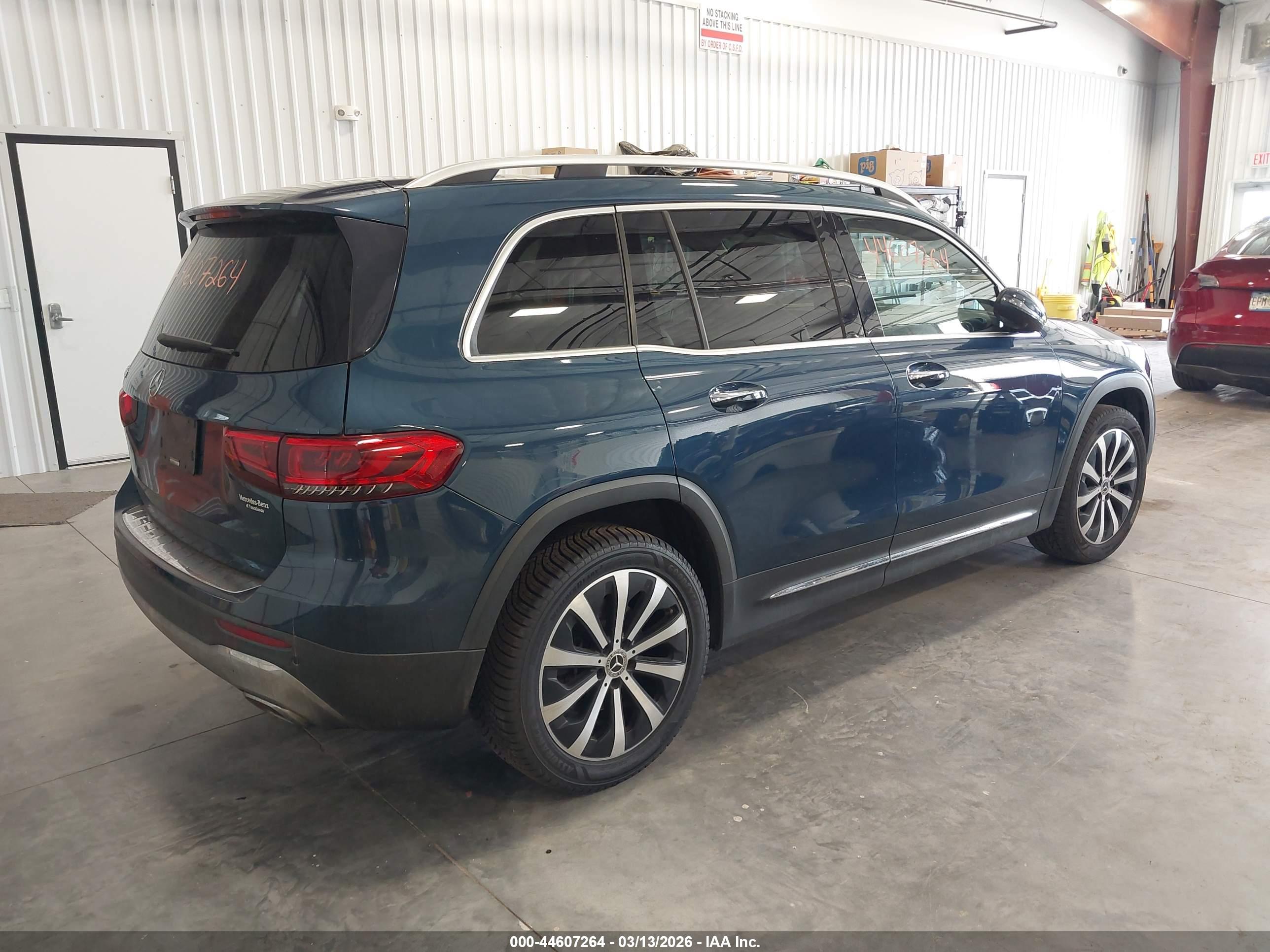 MERCEDES-BENZ GLB image 4