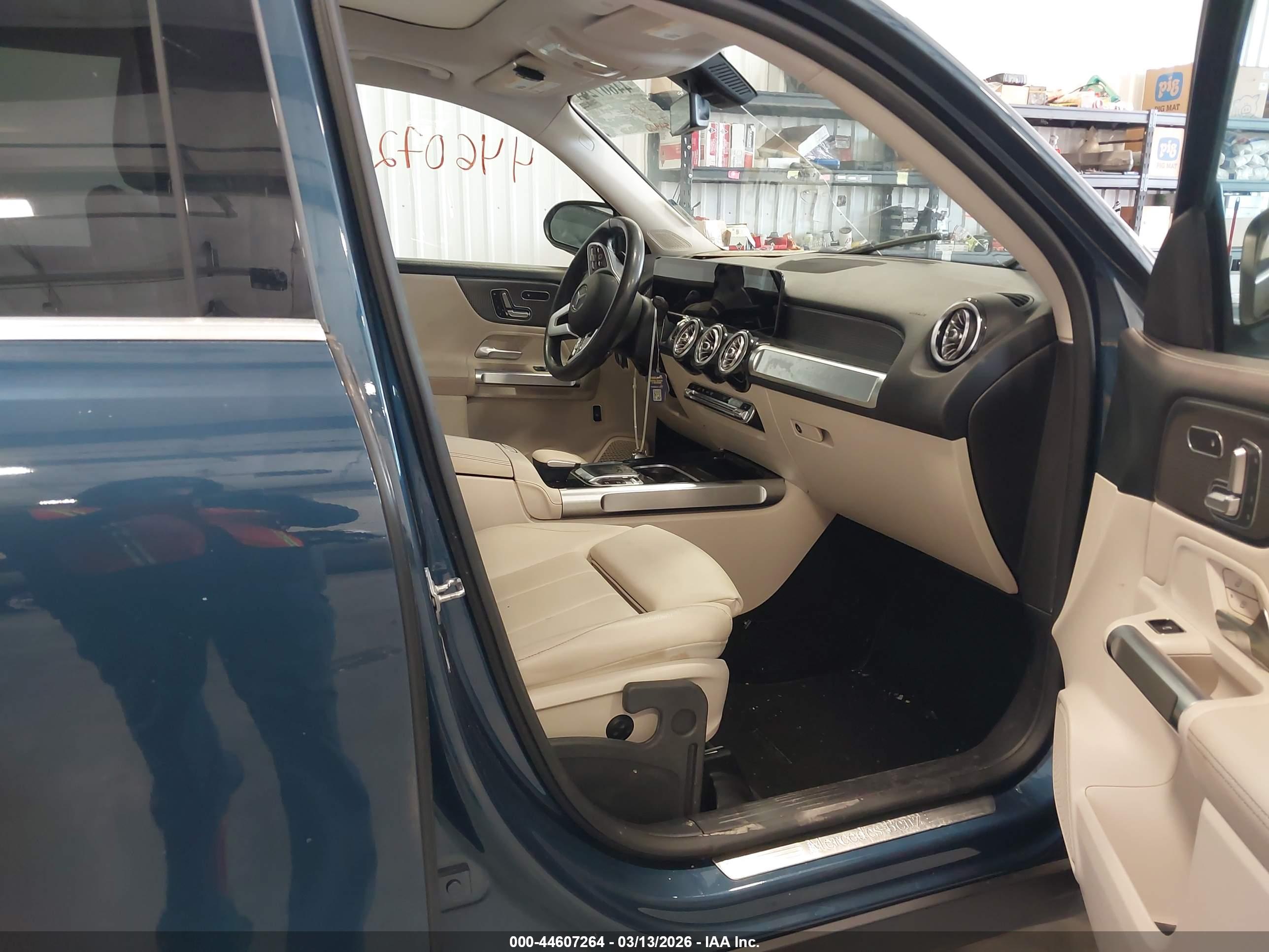 MERCEDES-BENZ GLB image 5