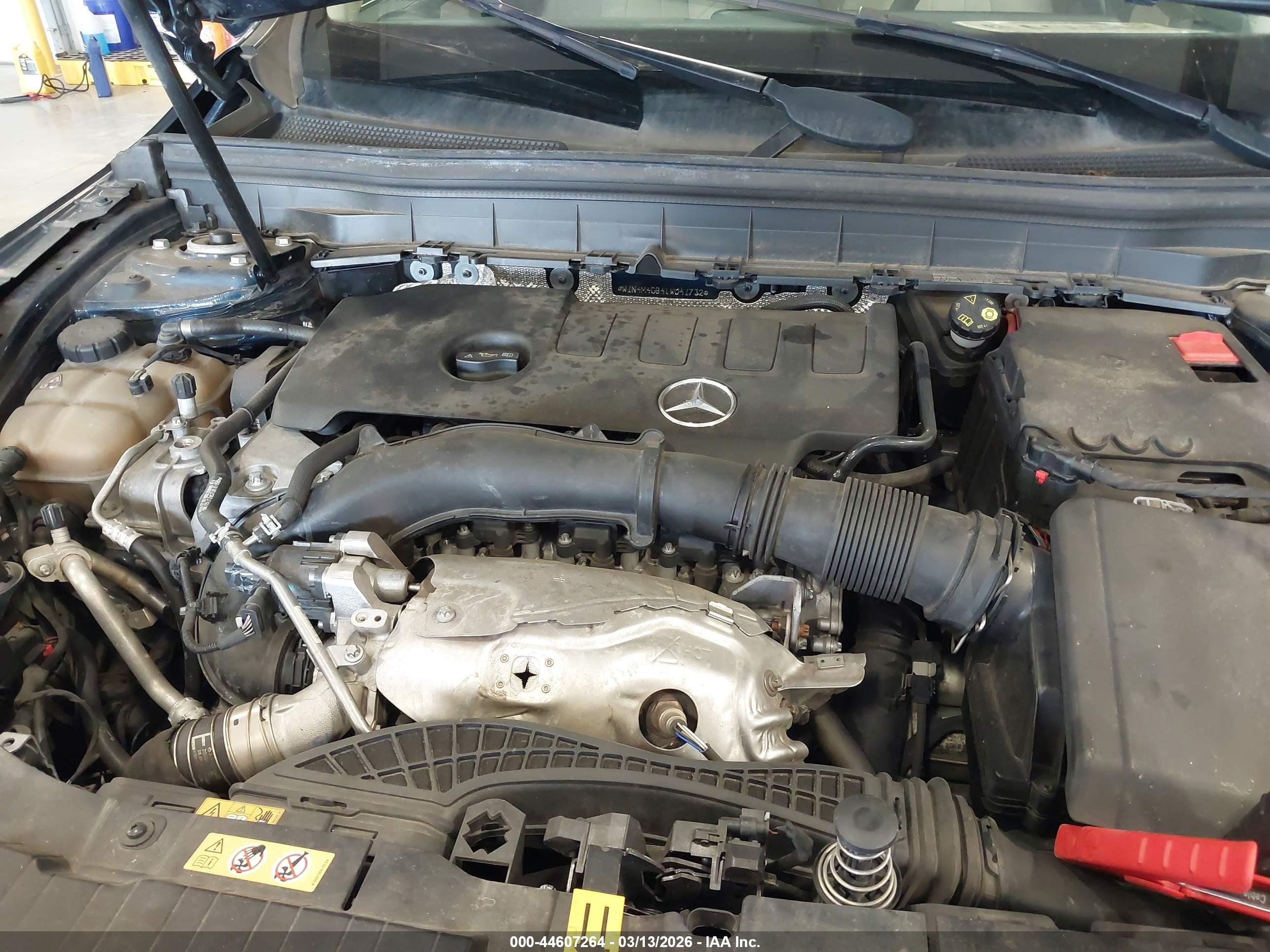 MERCEDES-BENZ GLB image 6