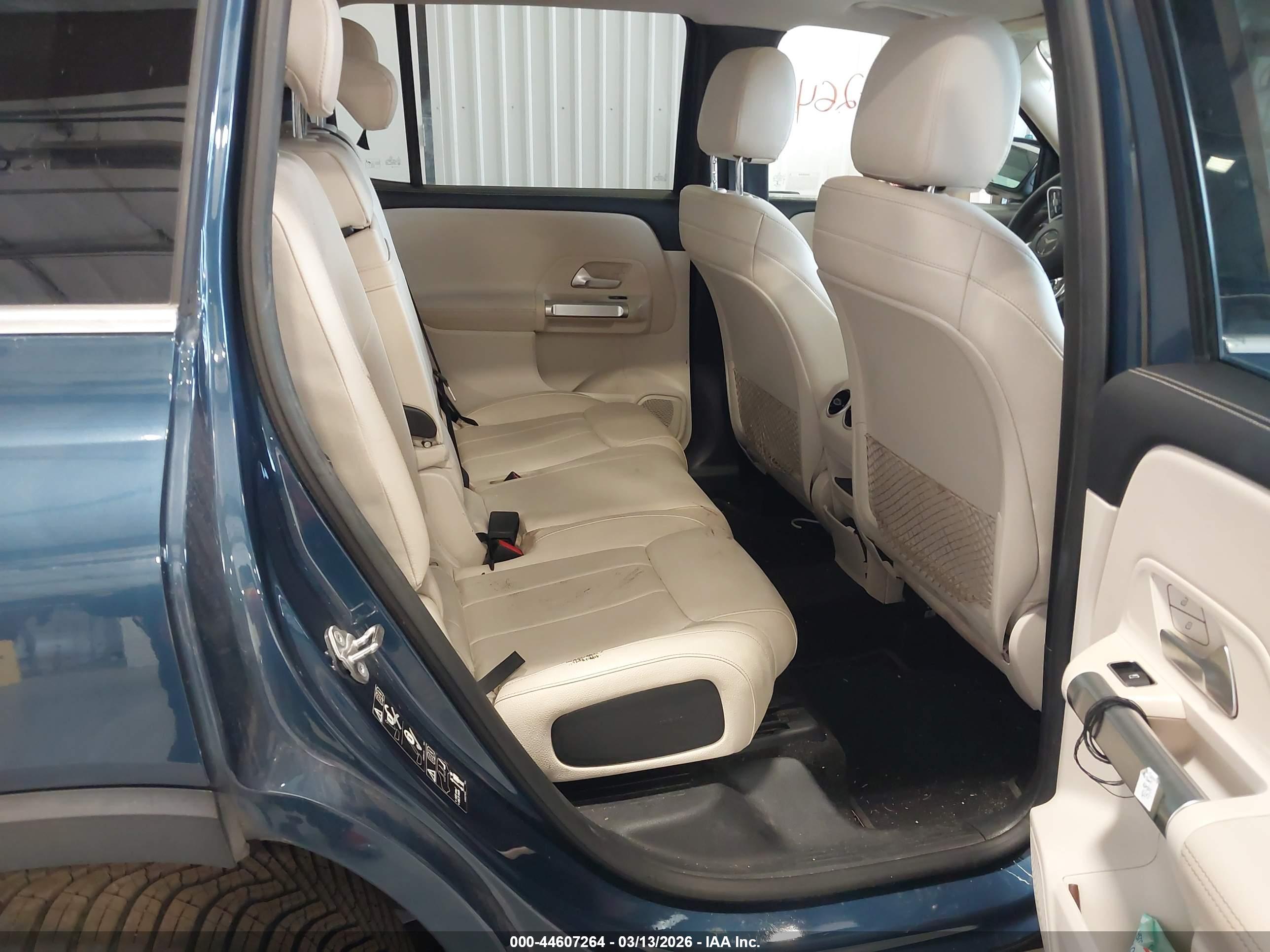 MERCEDES-BENZ GLB image 8
