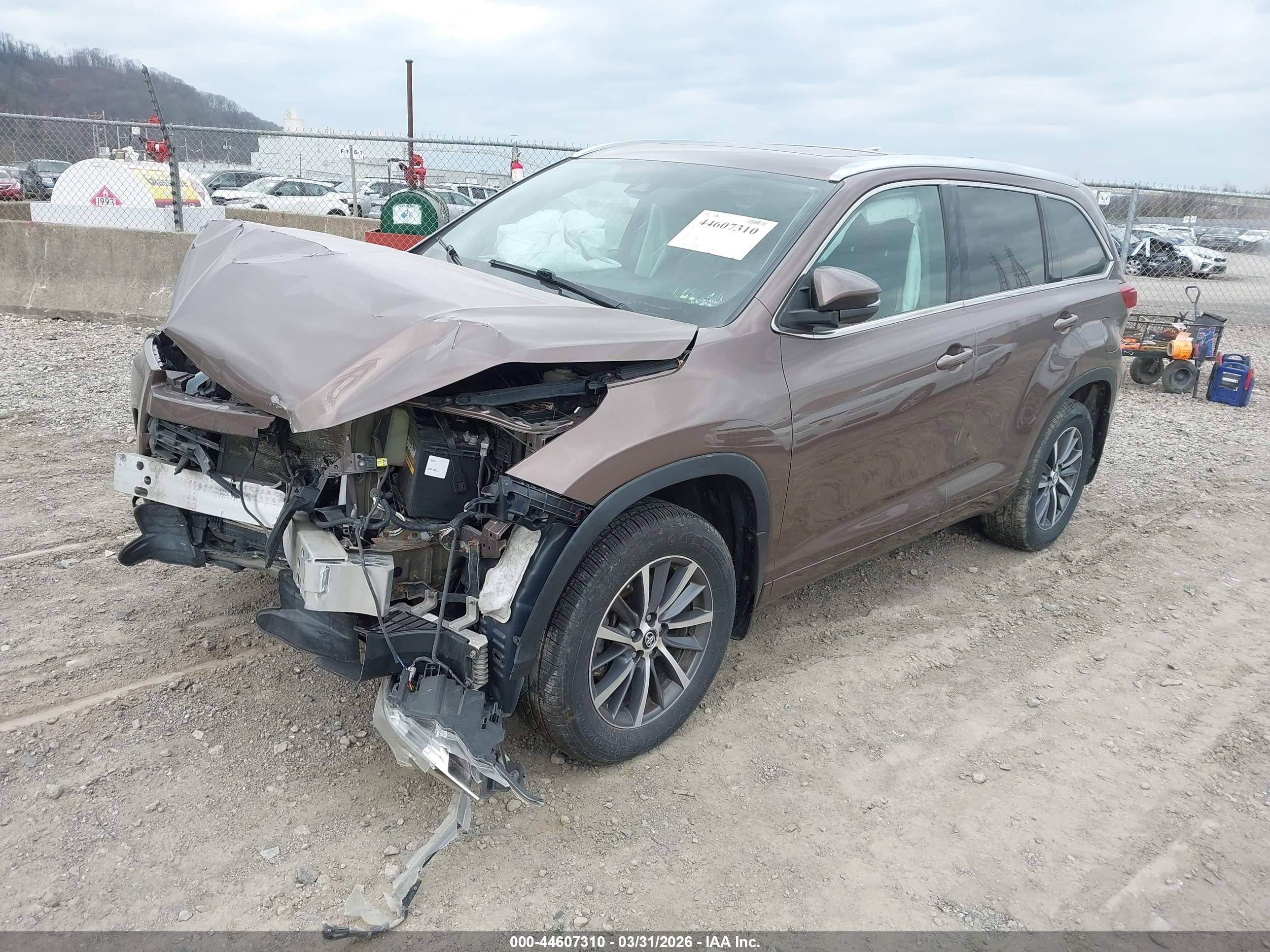 TOYOTA HIGHLANDER image 2