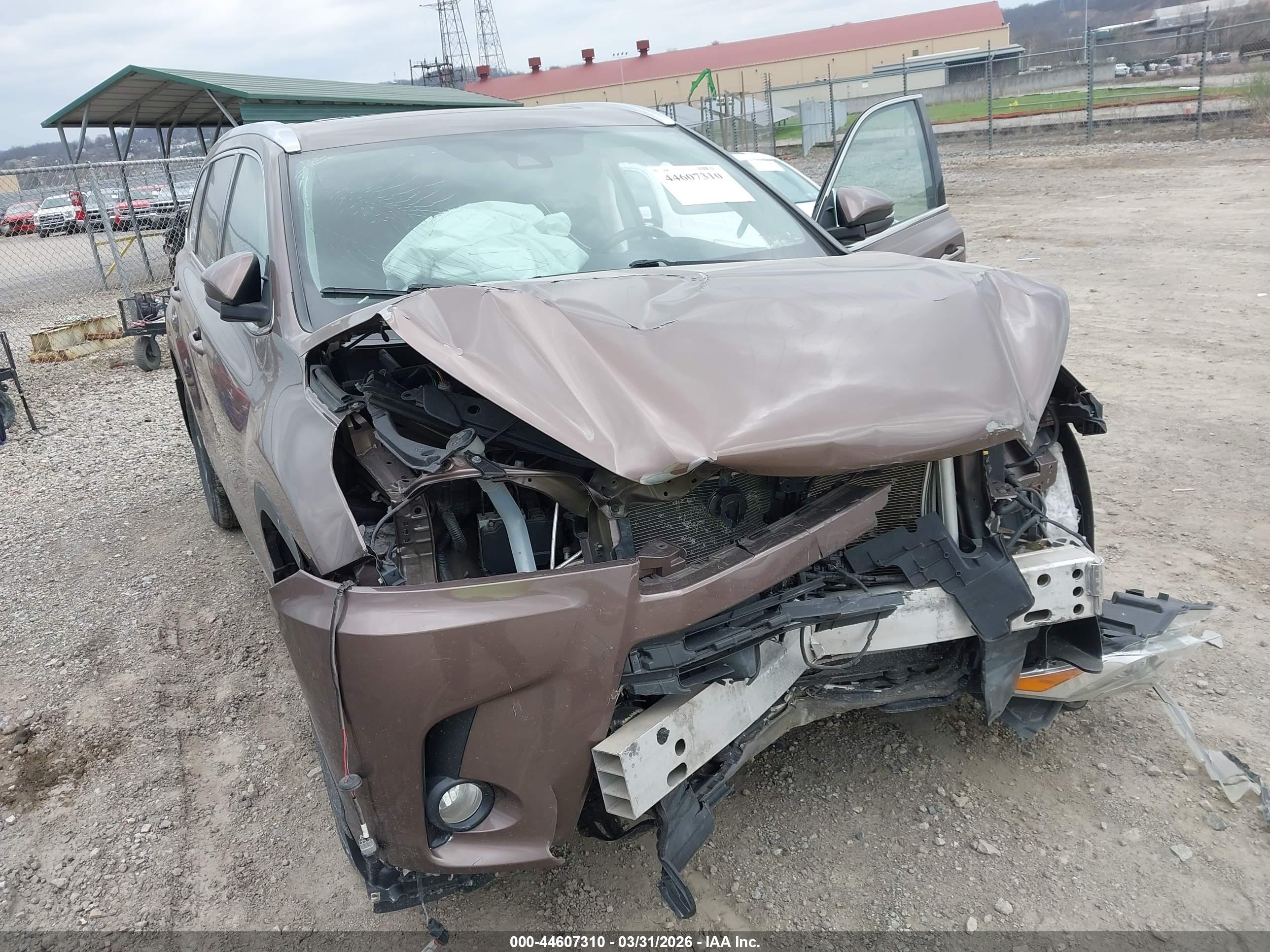 TOYOTA HIGHLANDER image 6