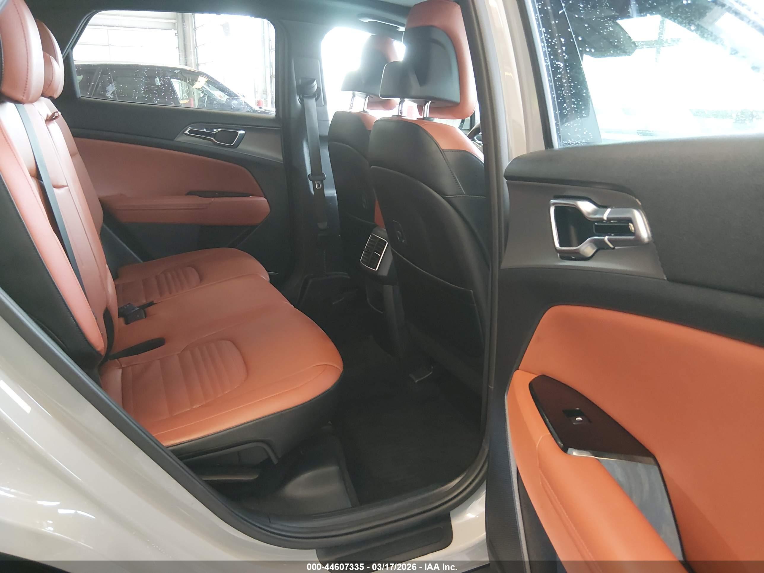 KIA SPORTAGE image 8