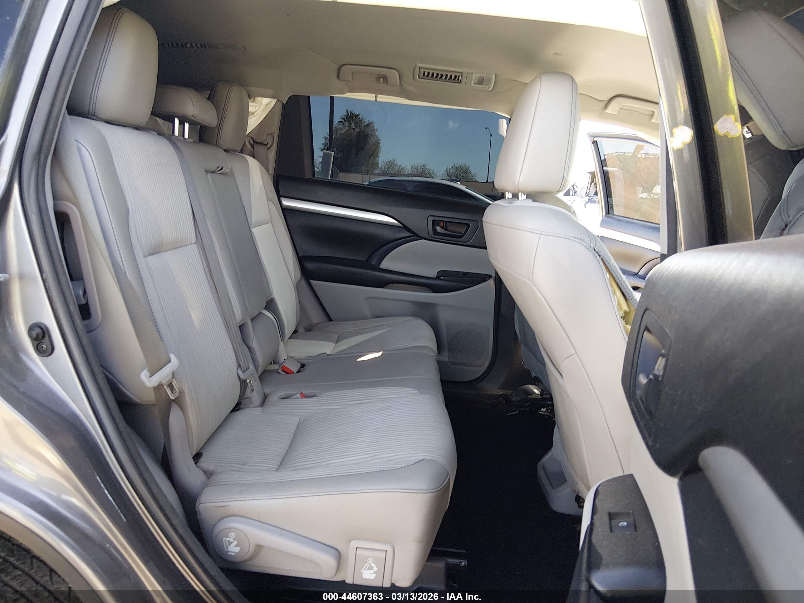 TOYOTA HIGHLANDER image 8