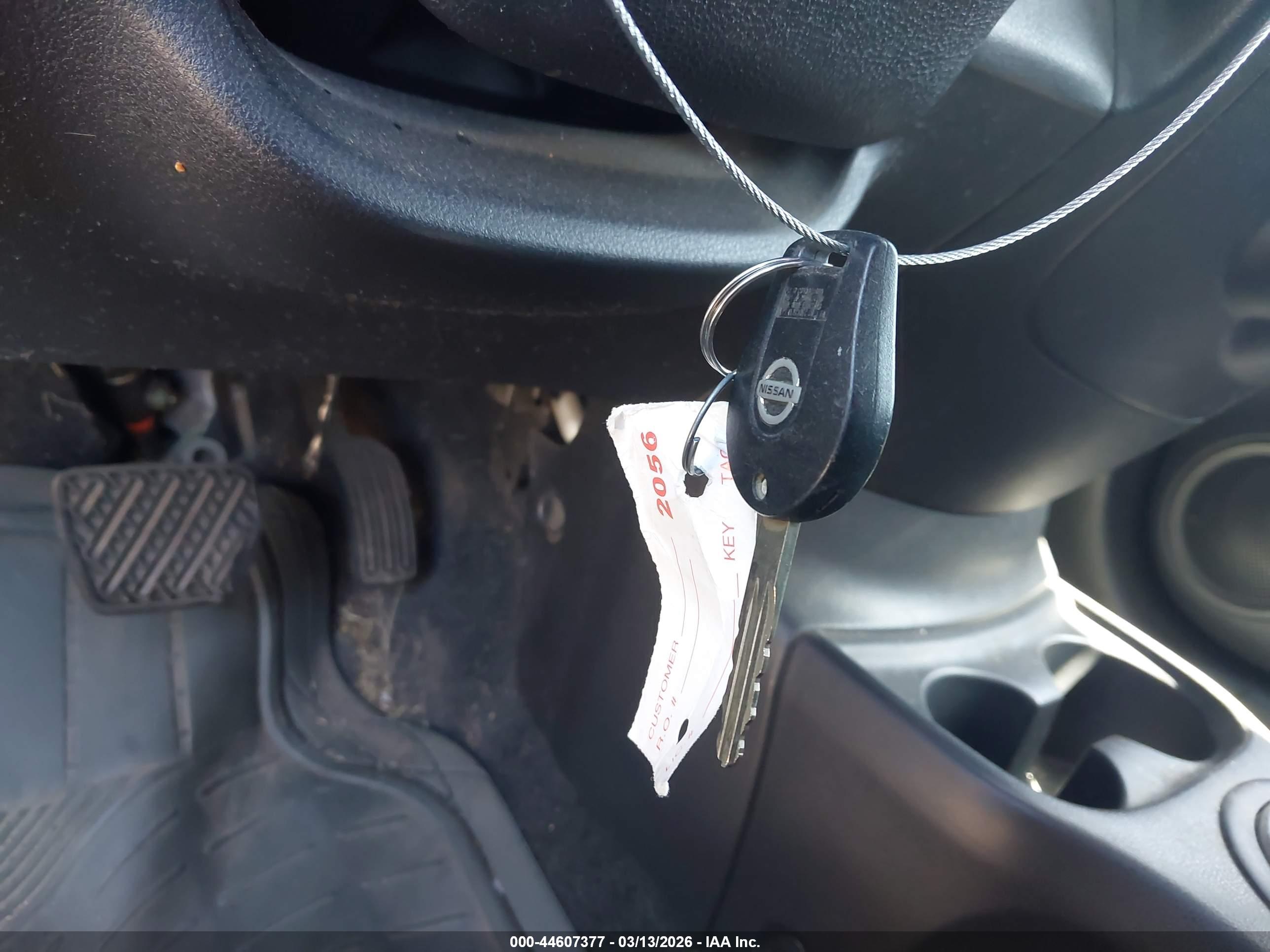 NISSAN VERSA image 11