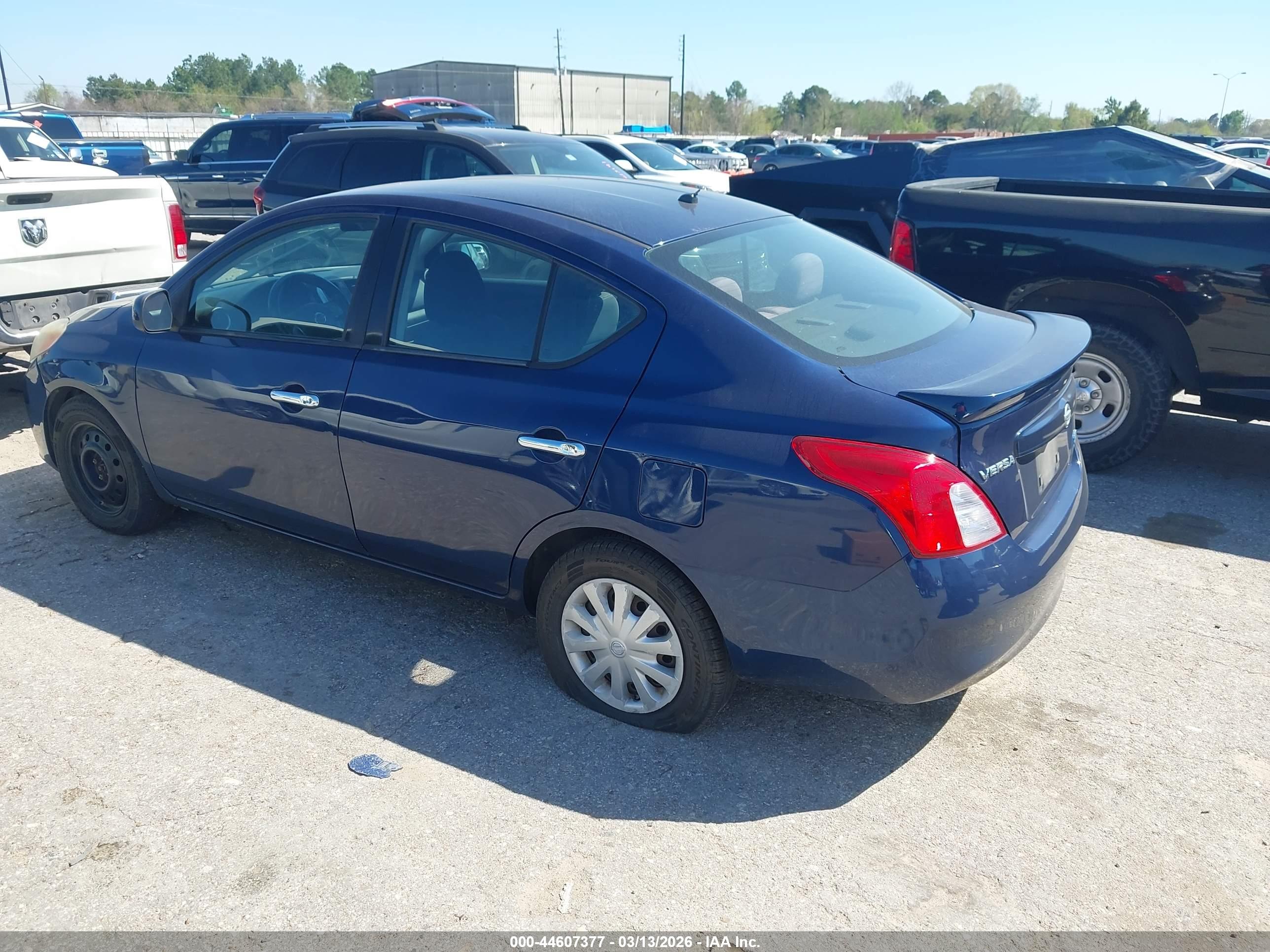 NISSAN VERSA image 3