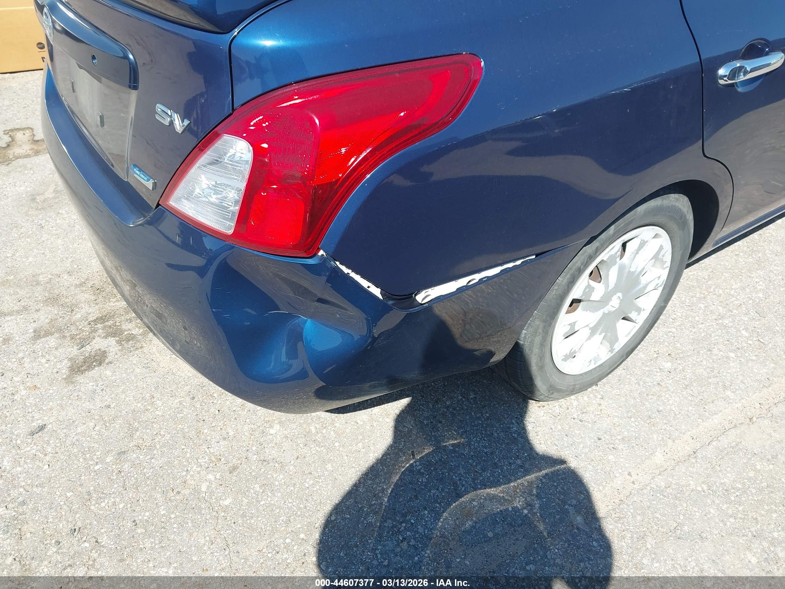 NISSAN VERSA image 6
