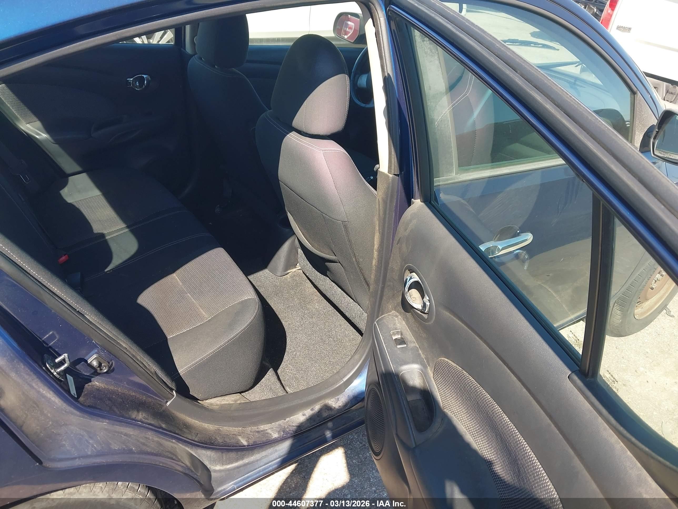 NISSAN VERSA image 8