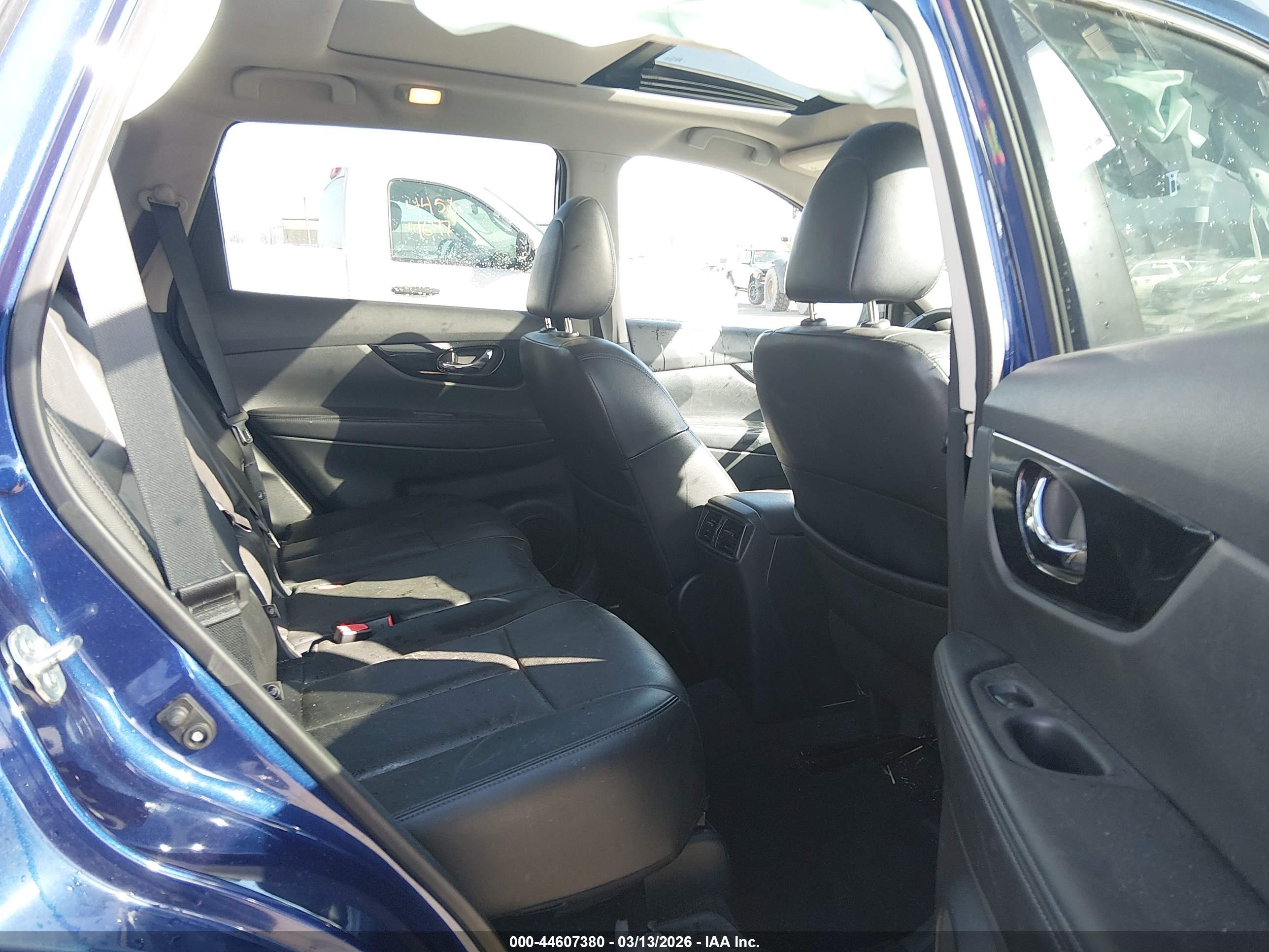 NISSAN ROGUE image 8