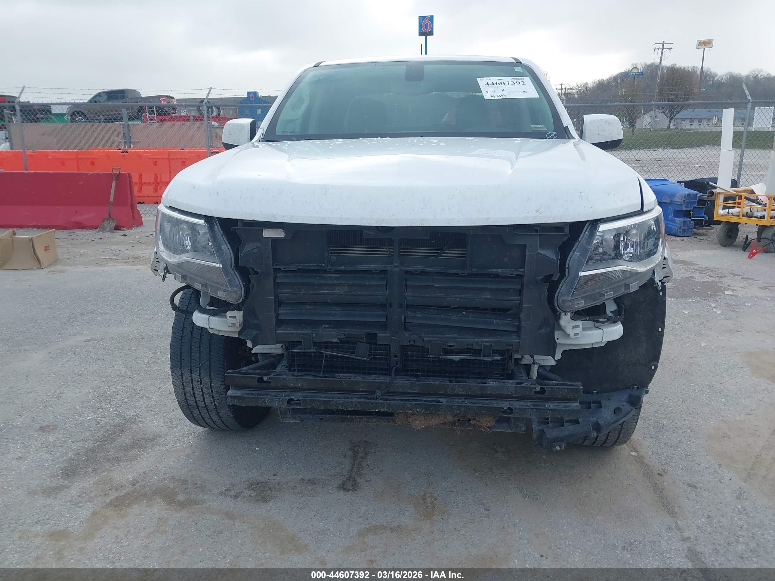CHEVROLET COLORADO image 6