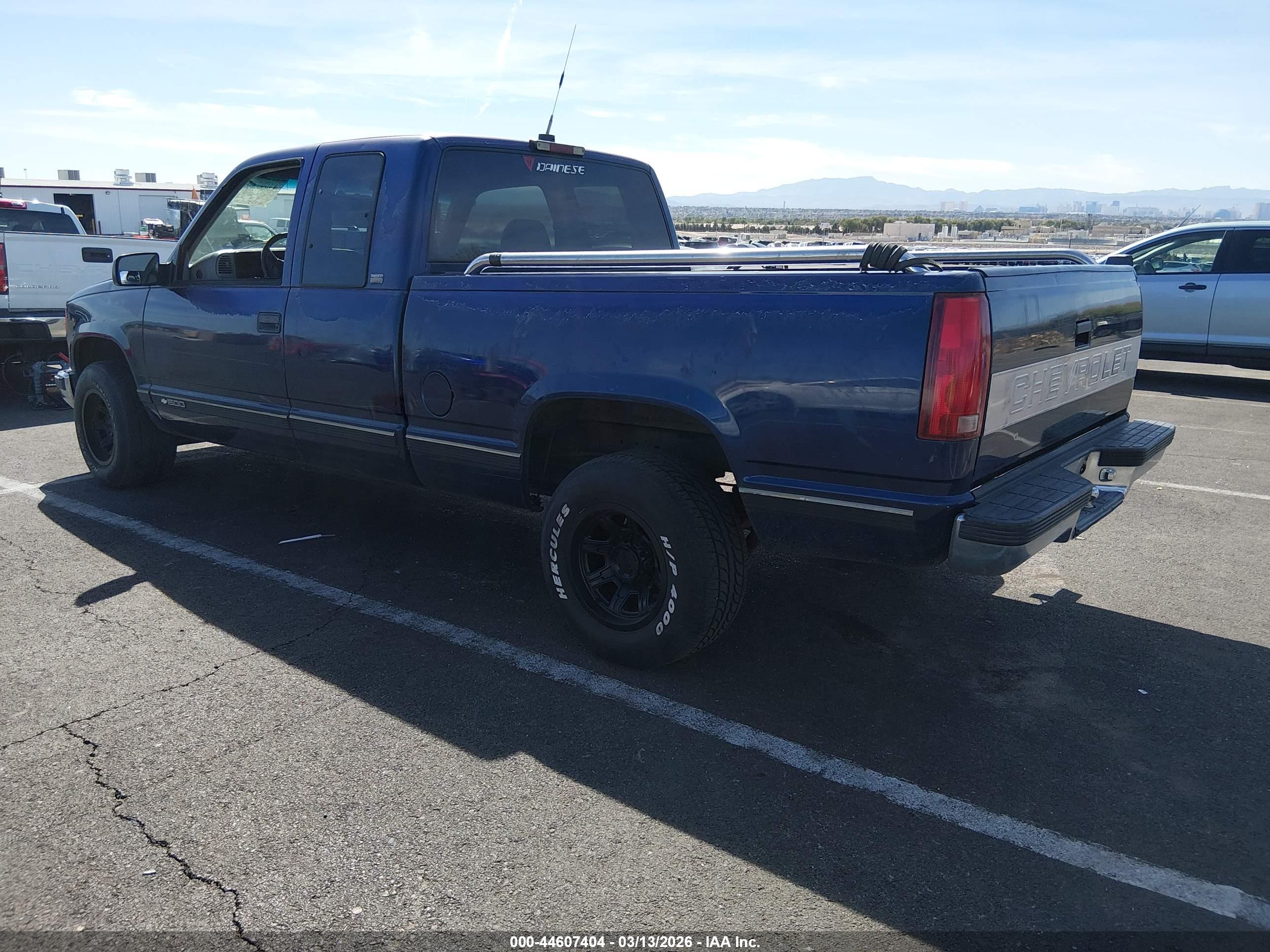 CHEVROLET GMT-400 image 3
