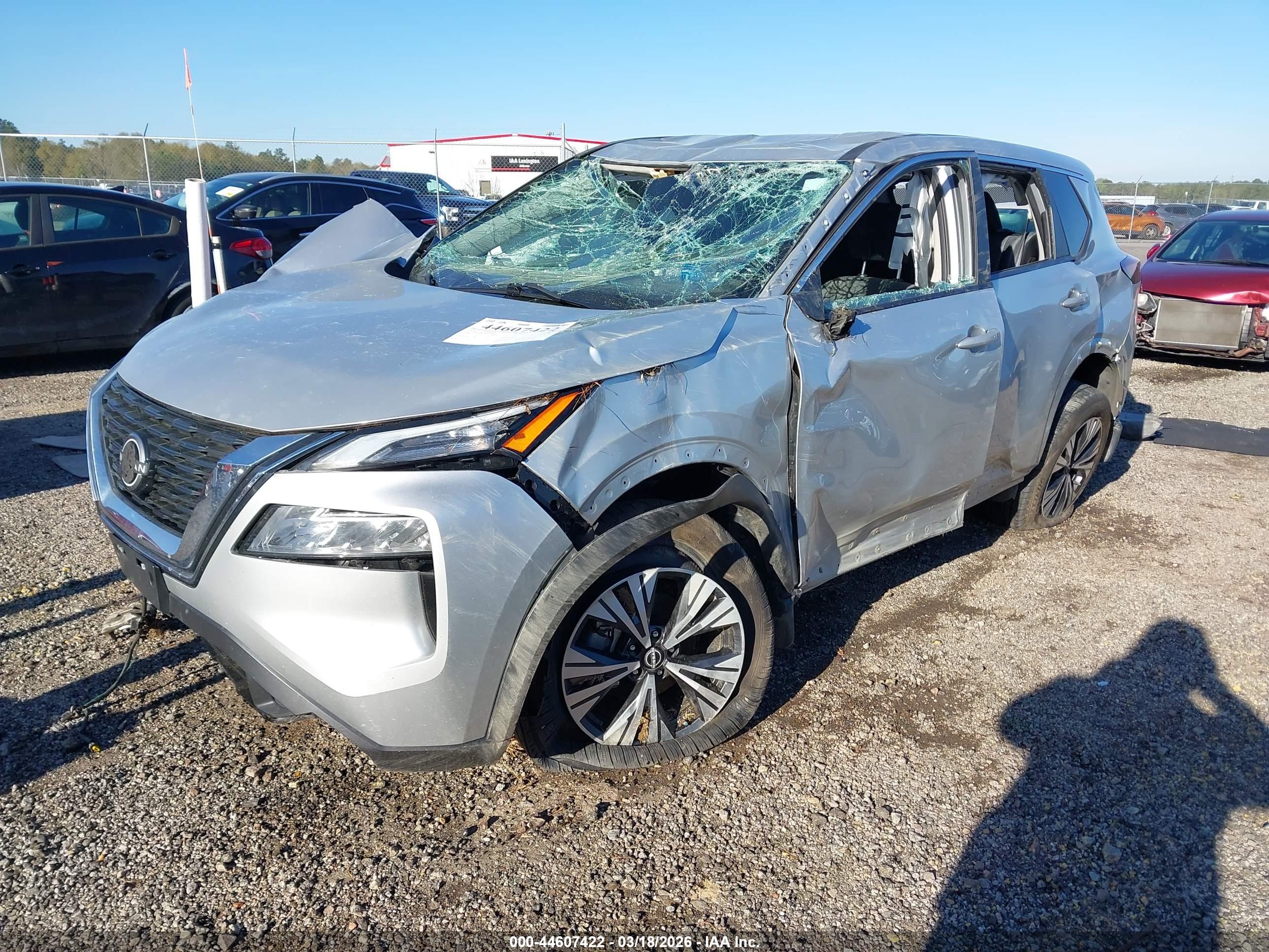NISSAN ROGUE image 2