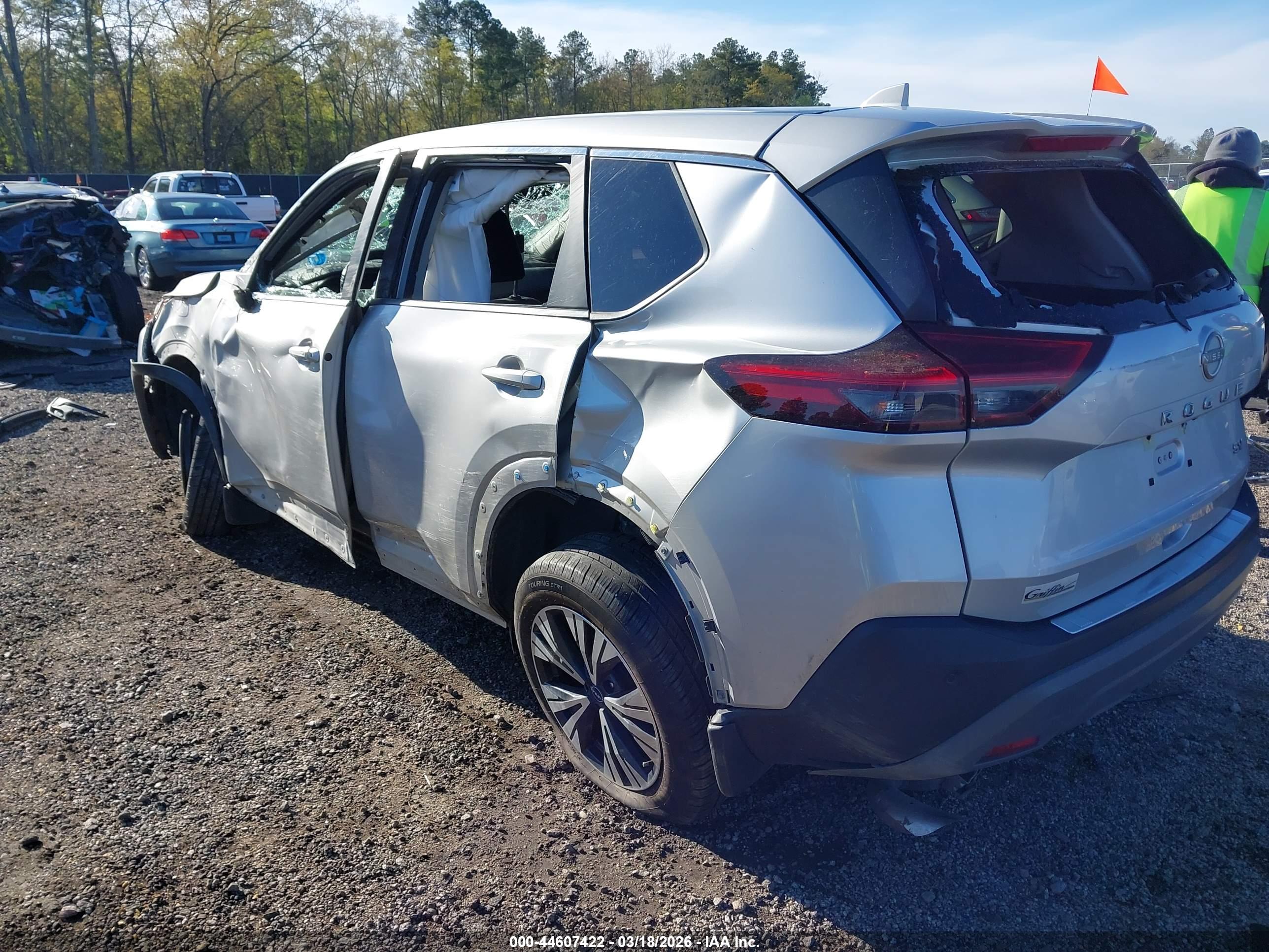 NISSAN ROGUE image 3