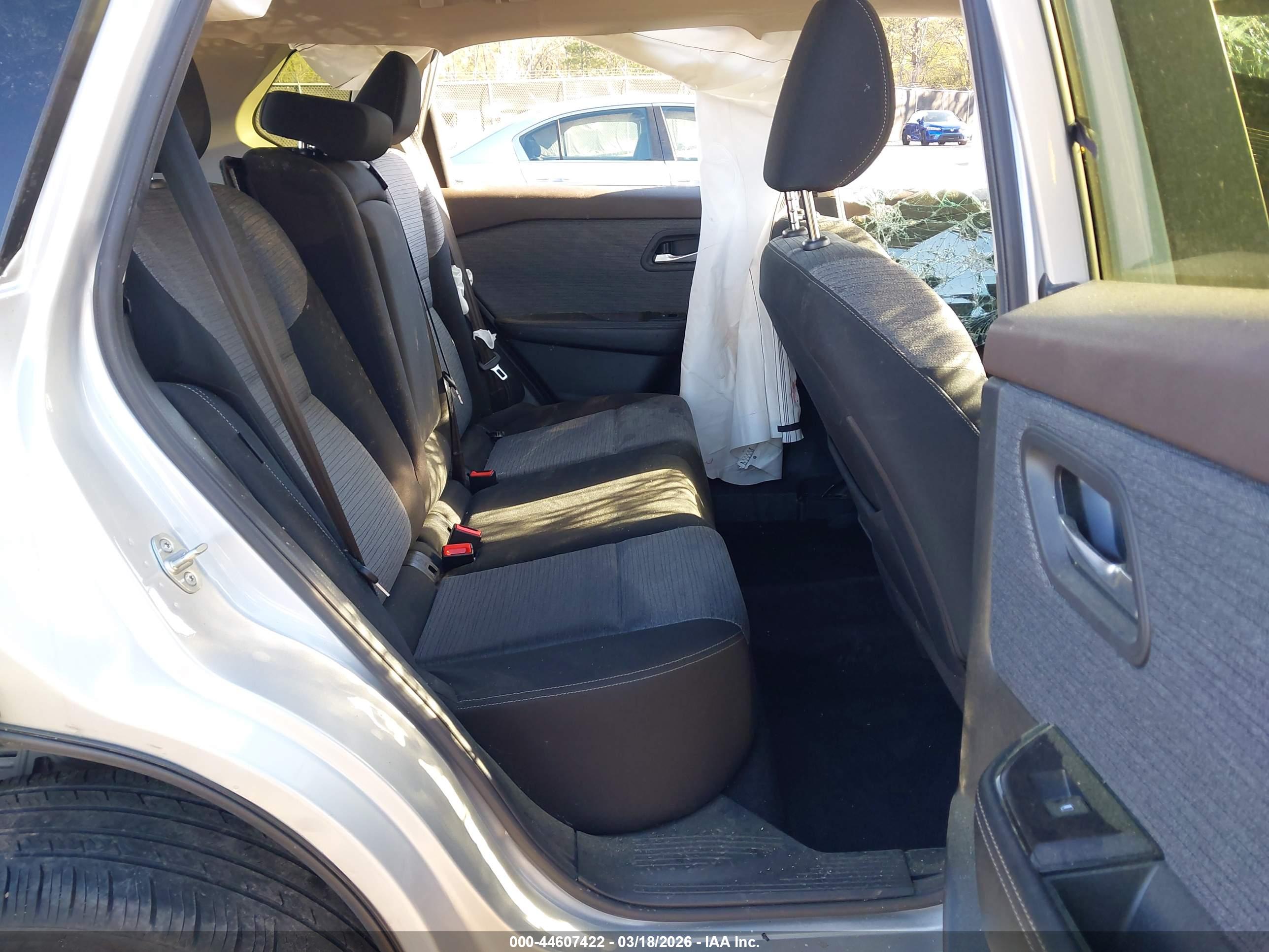 NISSAN ROGUE image 8