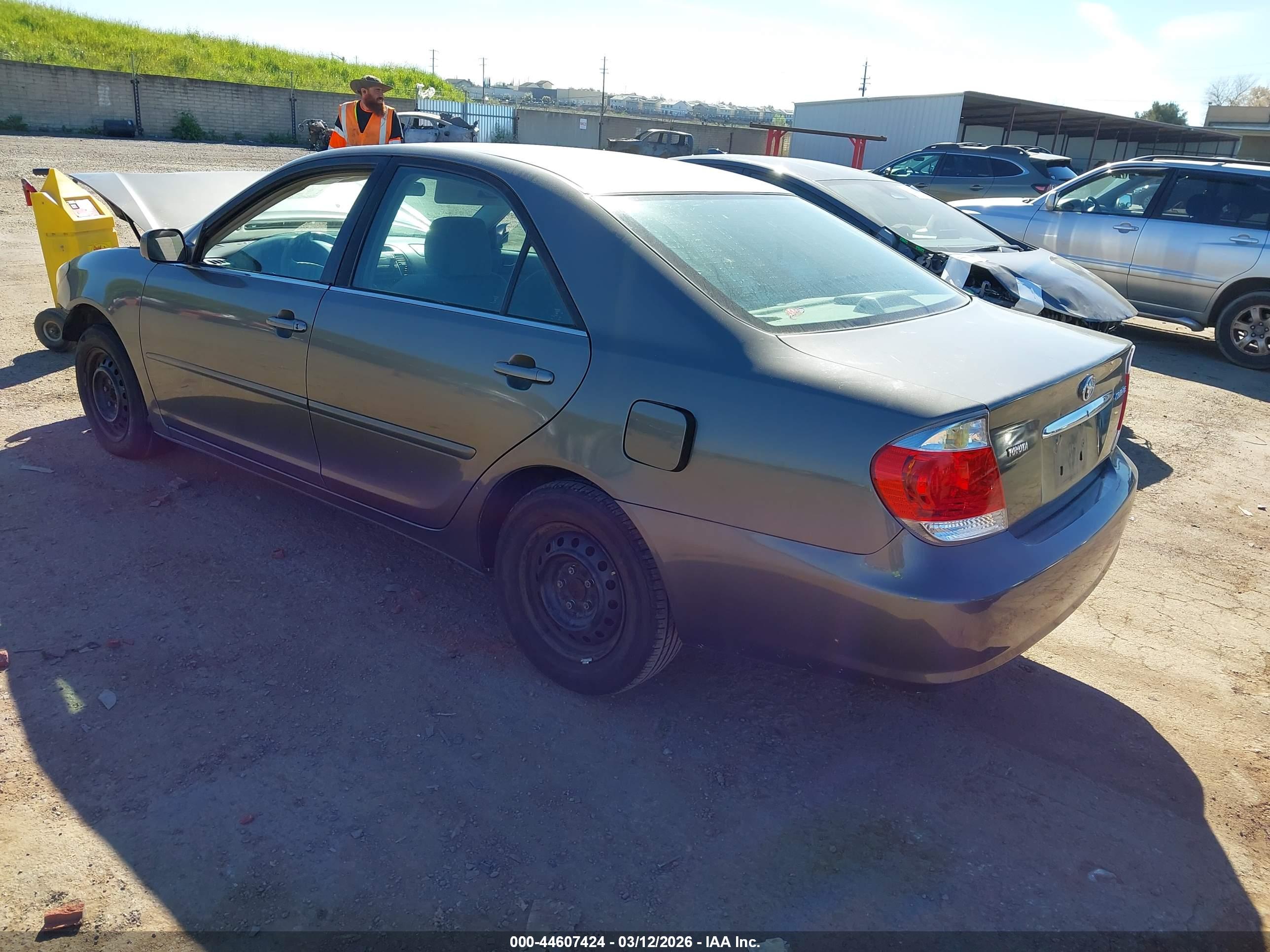 TOYOTA CAMRY image 3