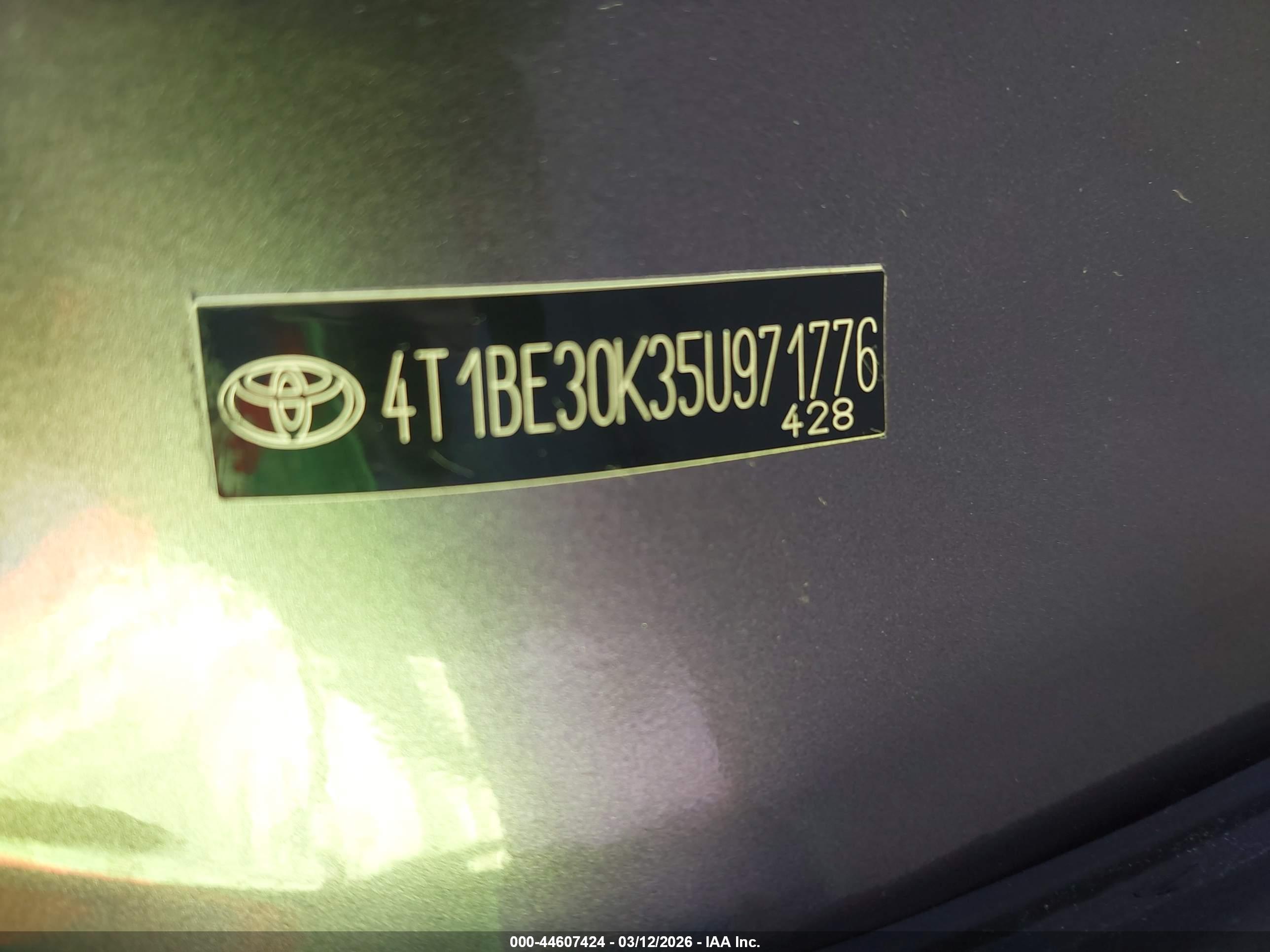TOYOTA CAMRY image 9