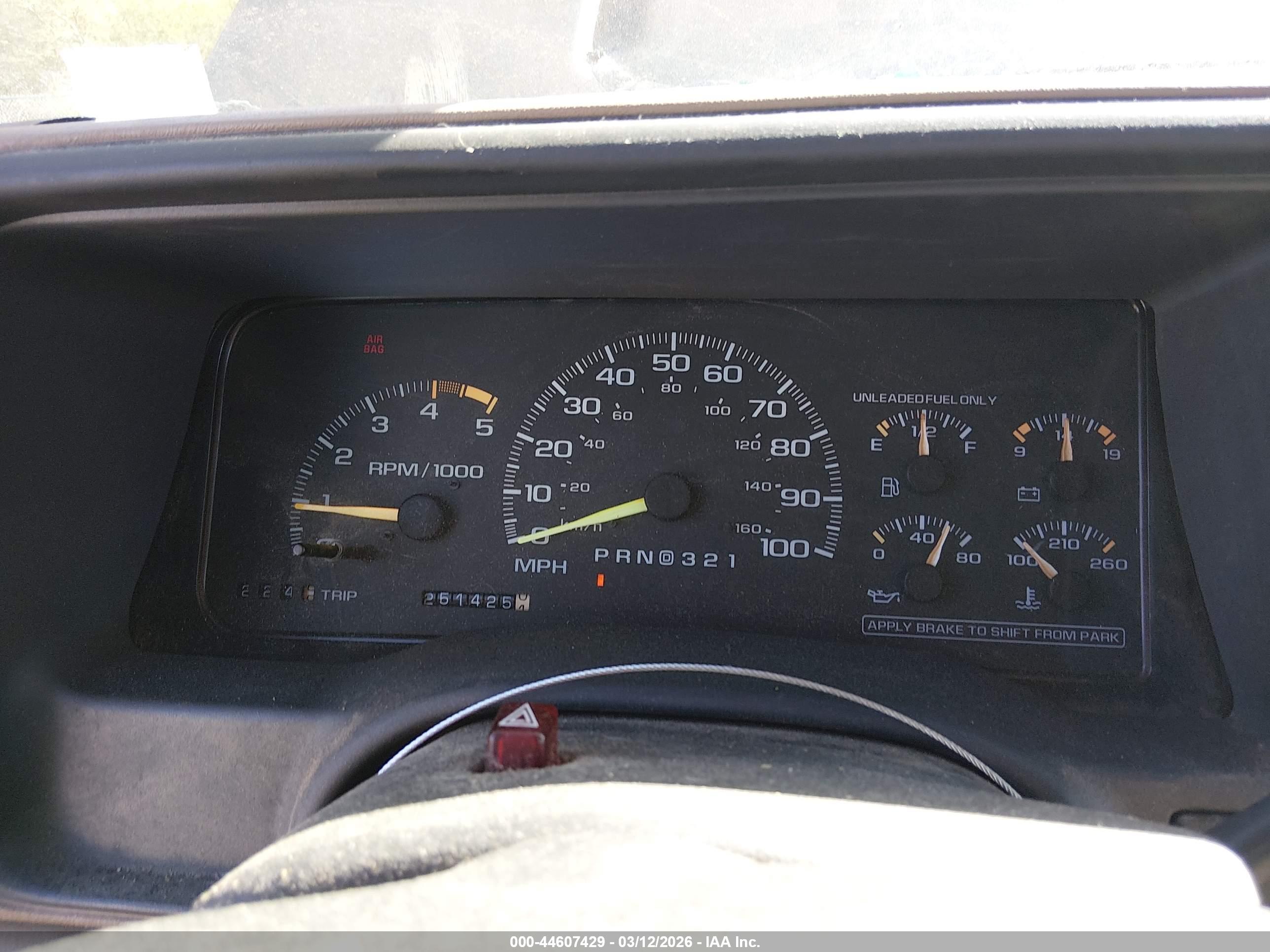 CHEVROLET SUBURBAN image 7