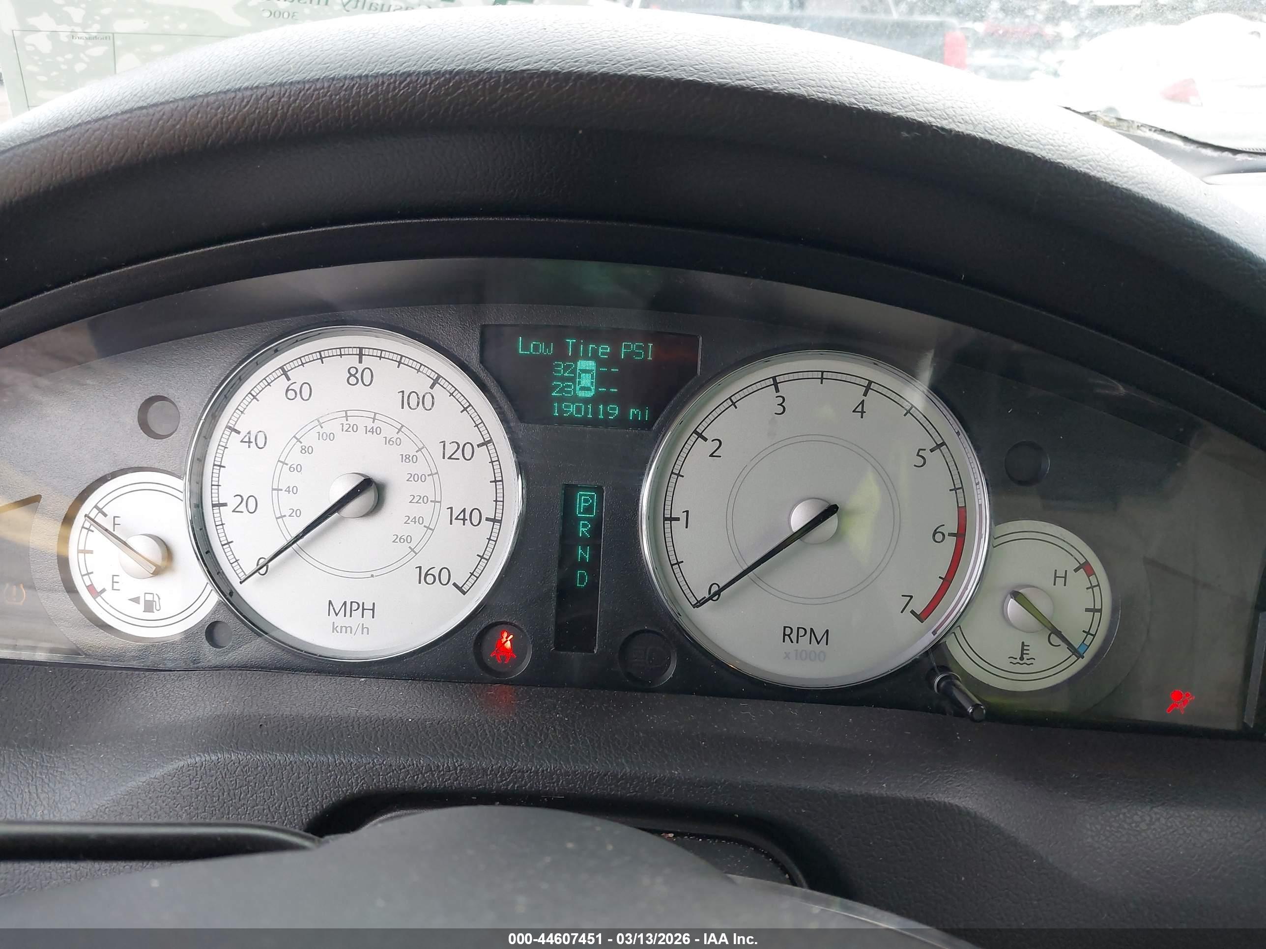 CHRYSLER 300C image 7