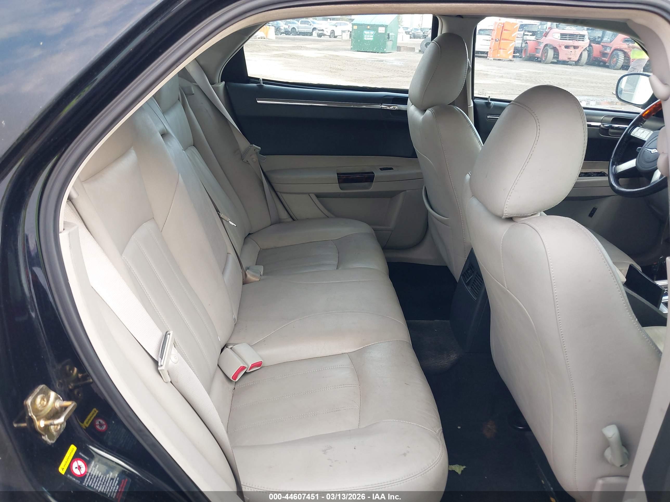 CHRYSLER 300C image 8