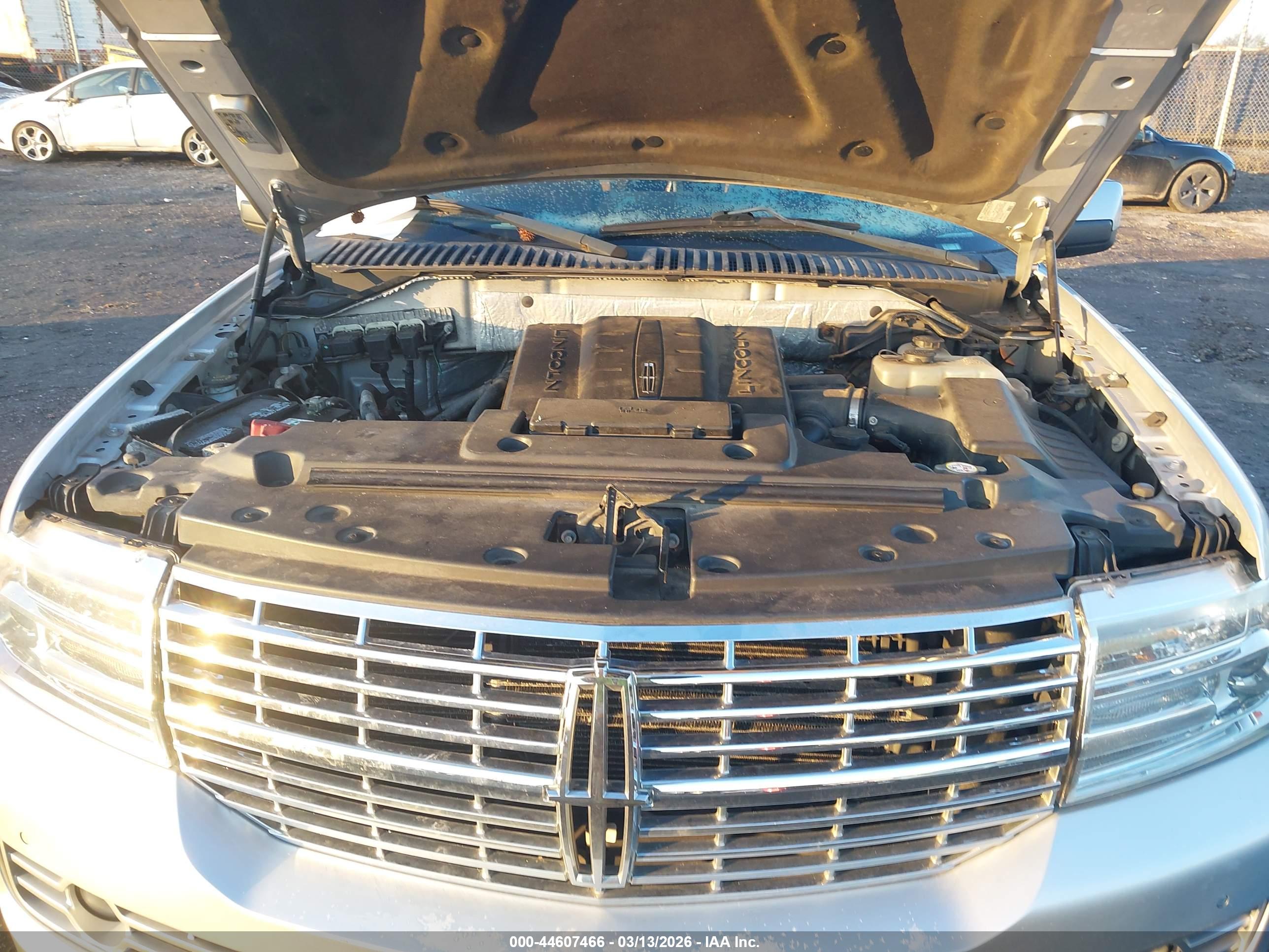 LINCOLN NAVIGATOR image 10