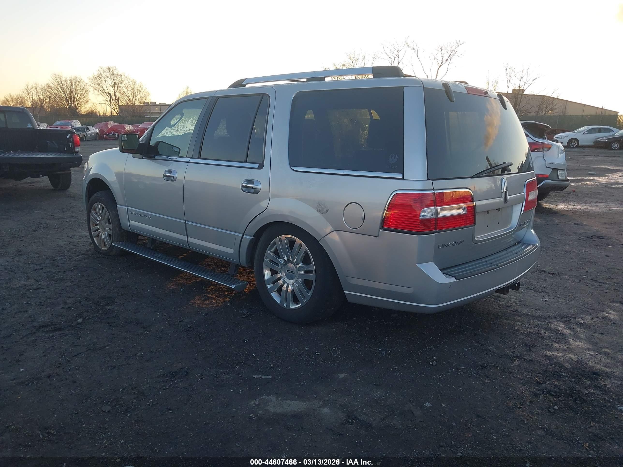 LINCOLN NAVIGATOR image 3