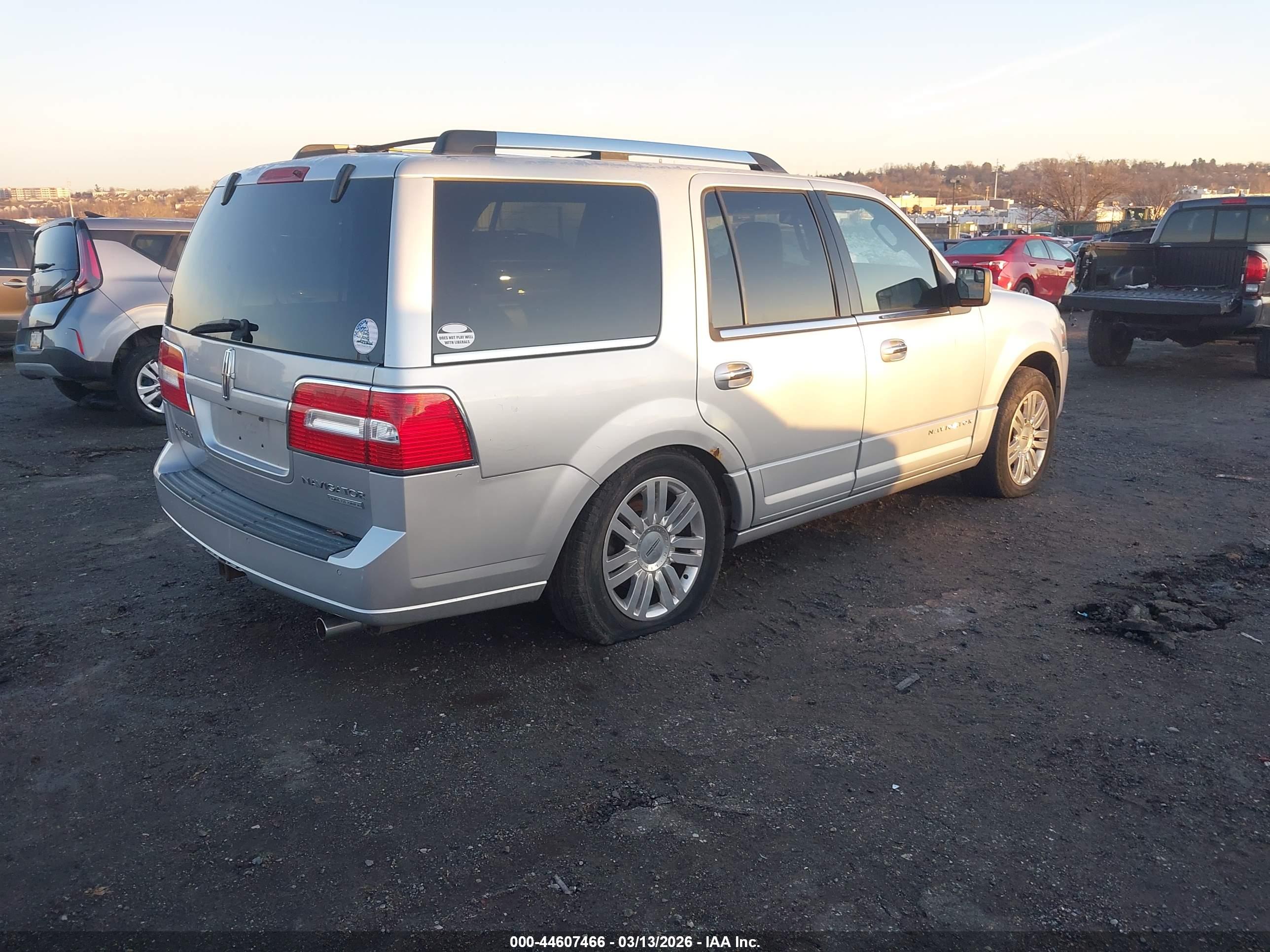 LINCOLN NAVIGATOR image 4