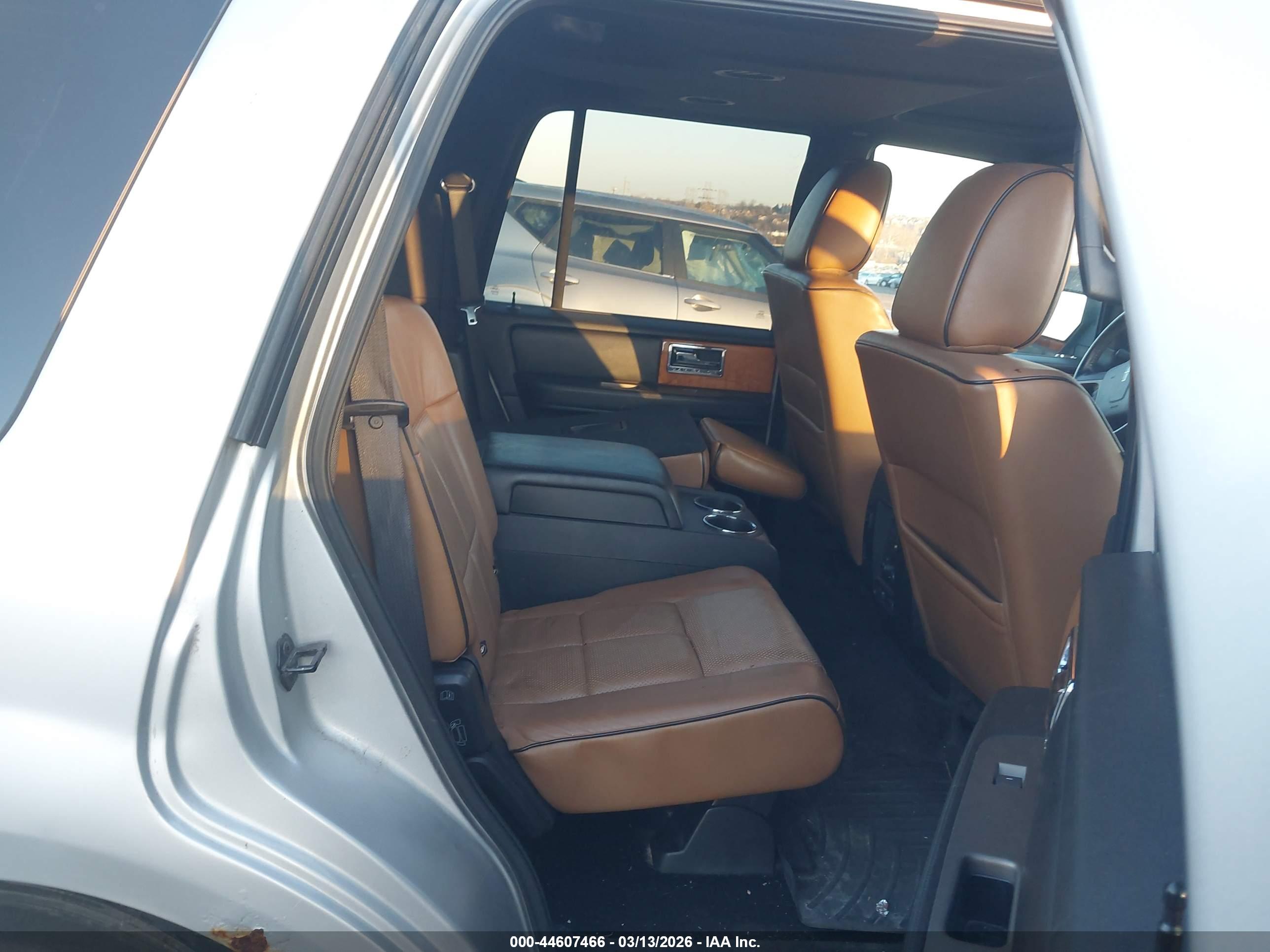 LINCOLN NAVIGATOR image 8