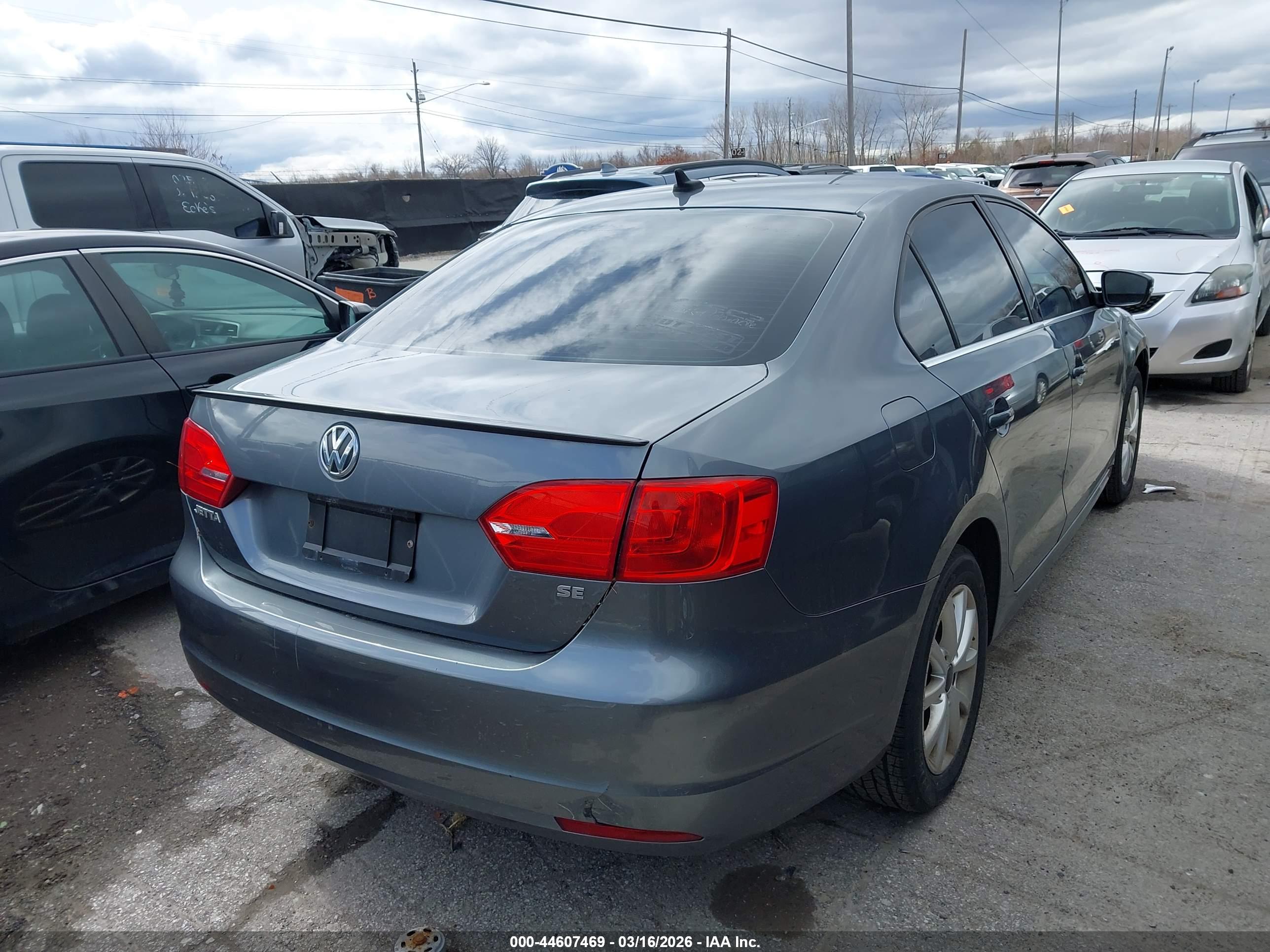 VOLKSWAGEN JETTA image 4