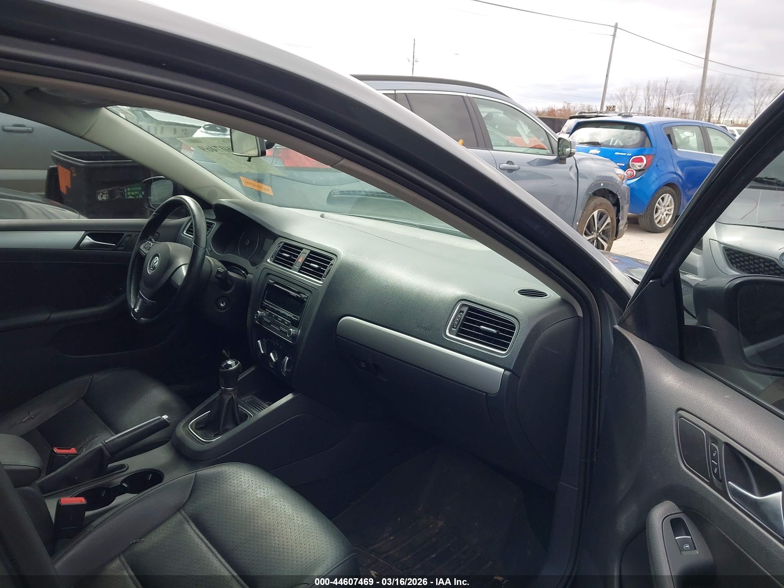 VOLKSWAGEN JETTA image 5