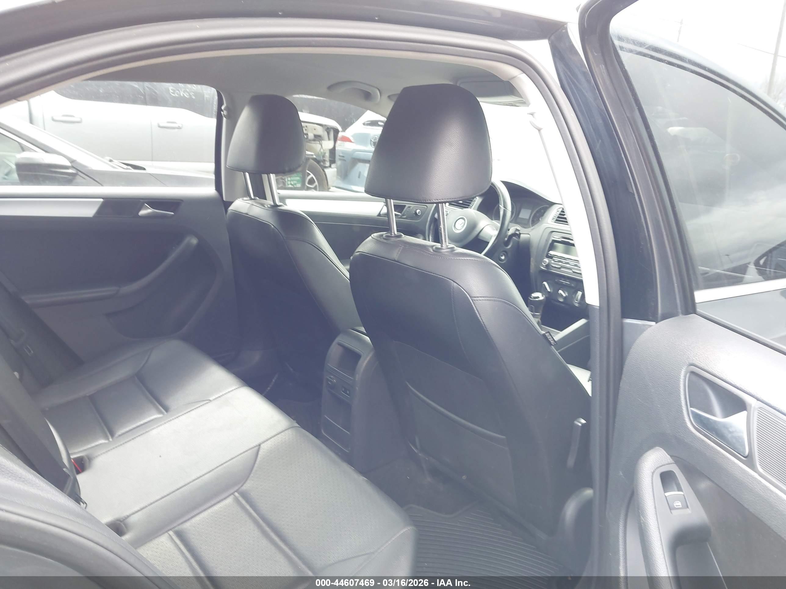 VOLKSWAGEN JETTA image 8