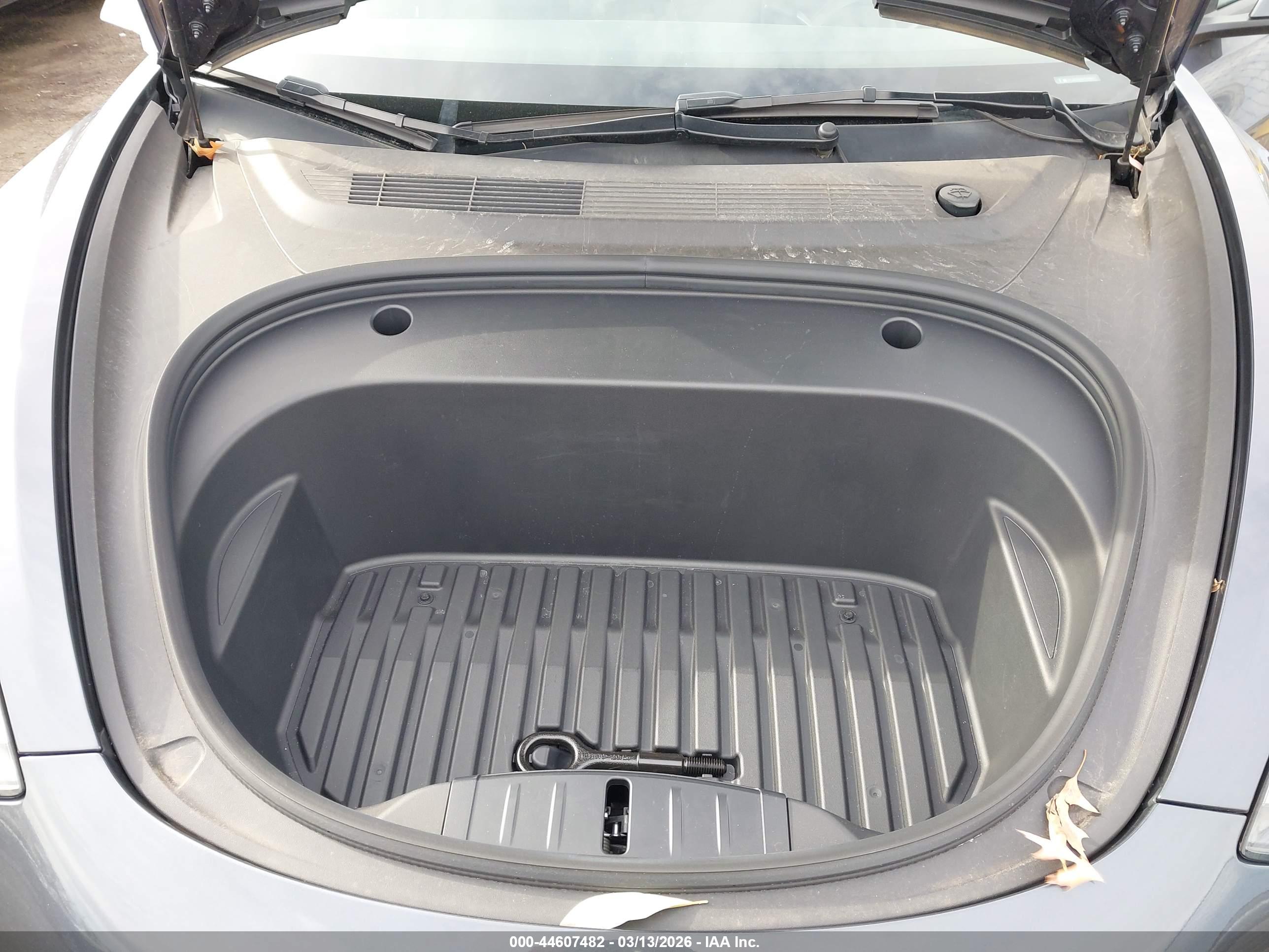 TESLA MODEL image 10