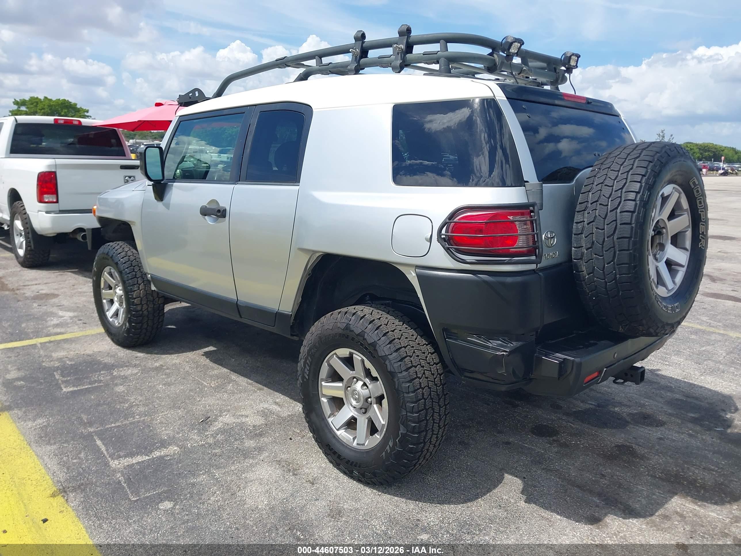 TOYOTA FJ image 3
