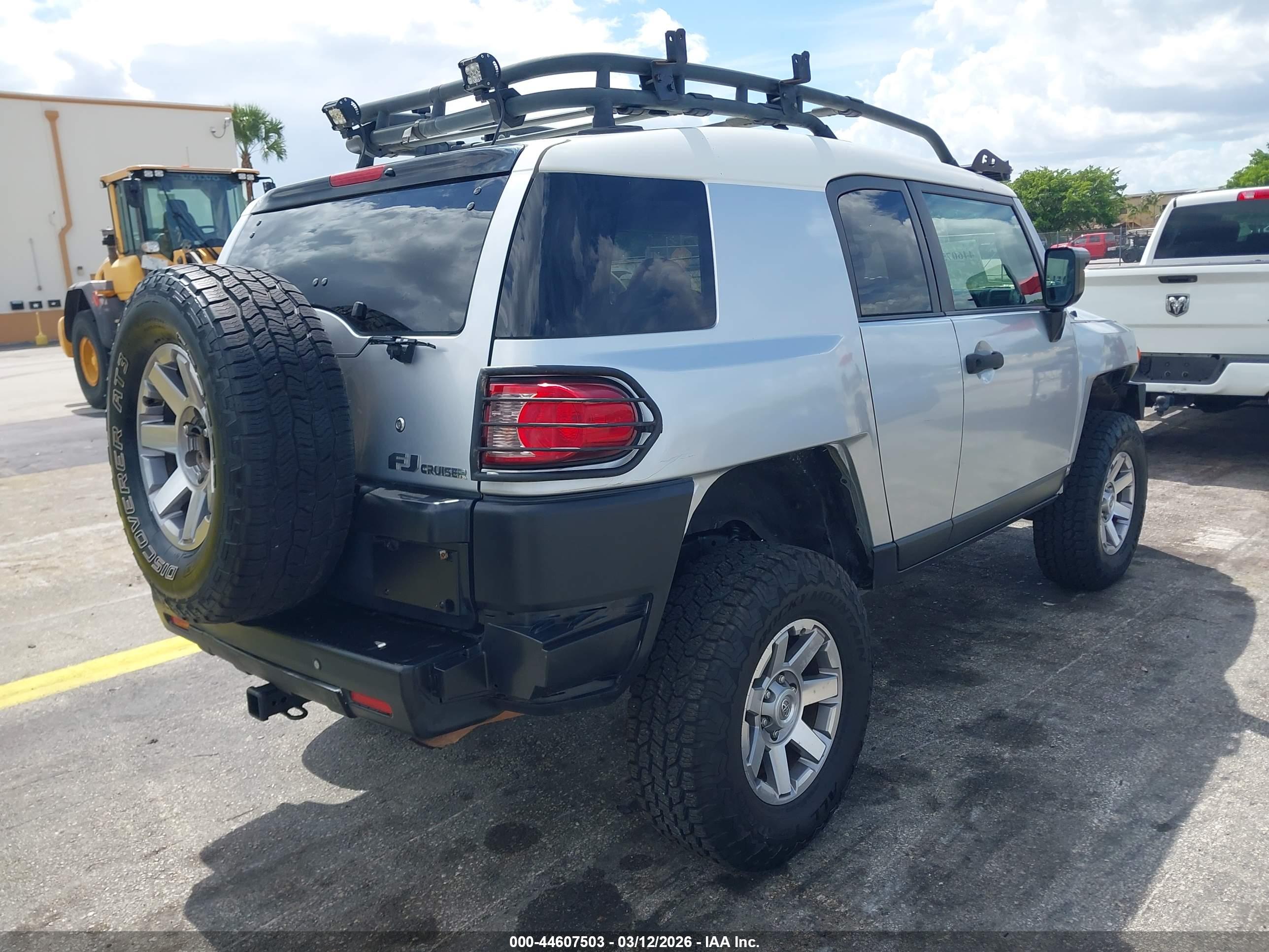 TOYOTA FJ image 4