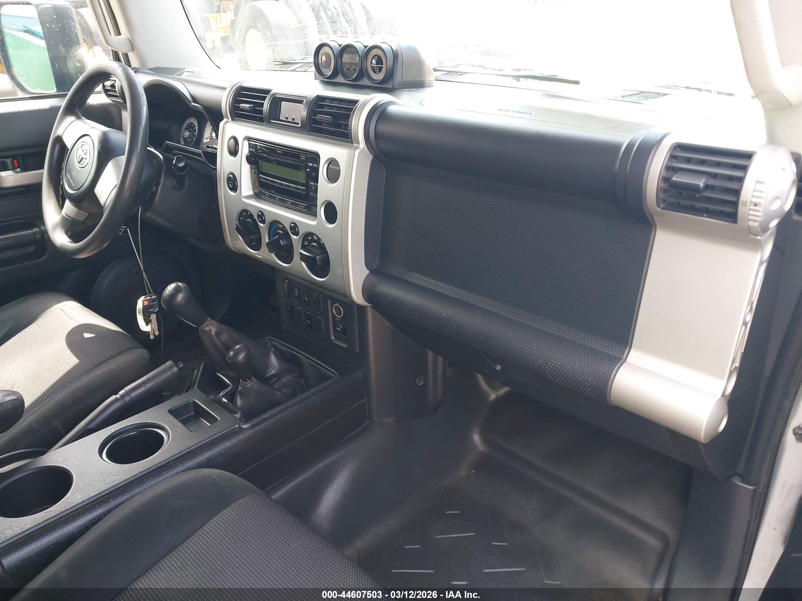 TOYOTA FJ image 5