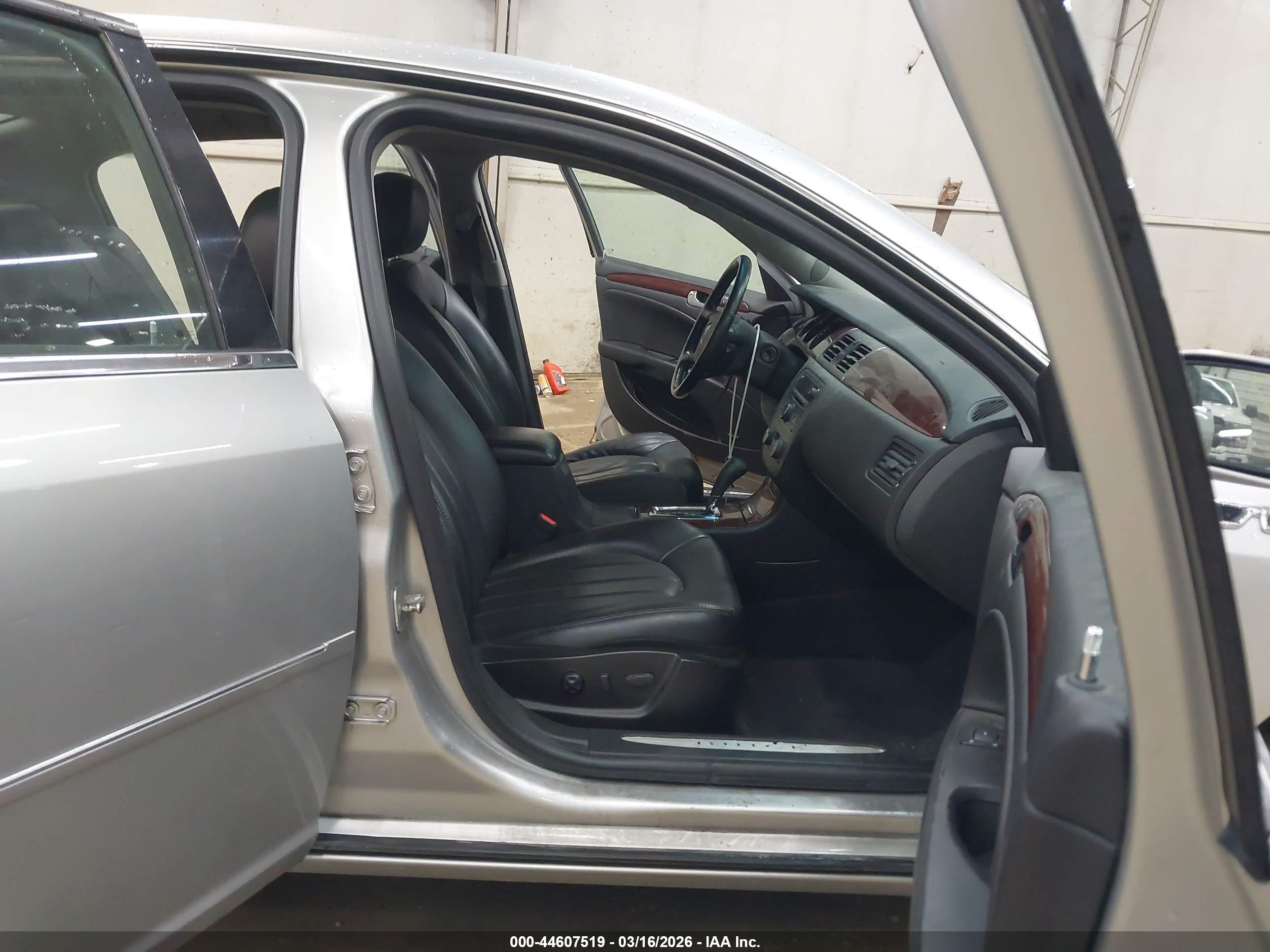 BUICK LUCERNE image 5