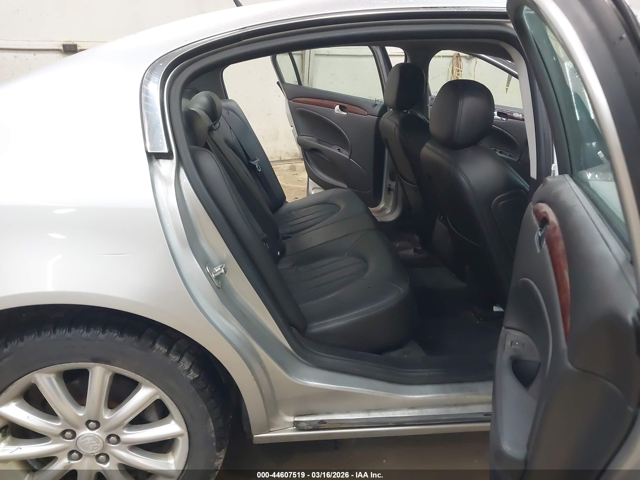 BUICK LUCERNE image 8