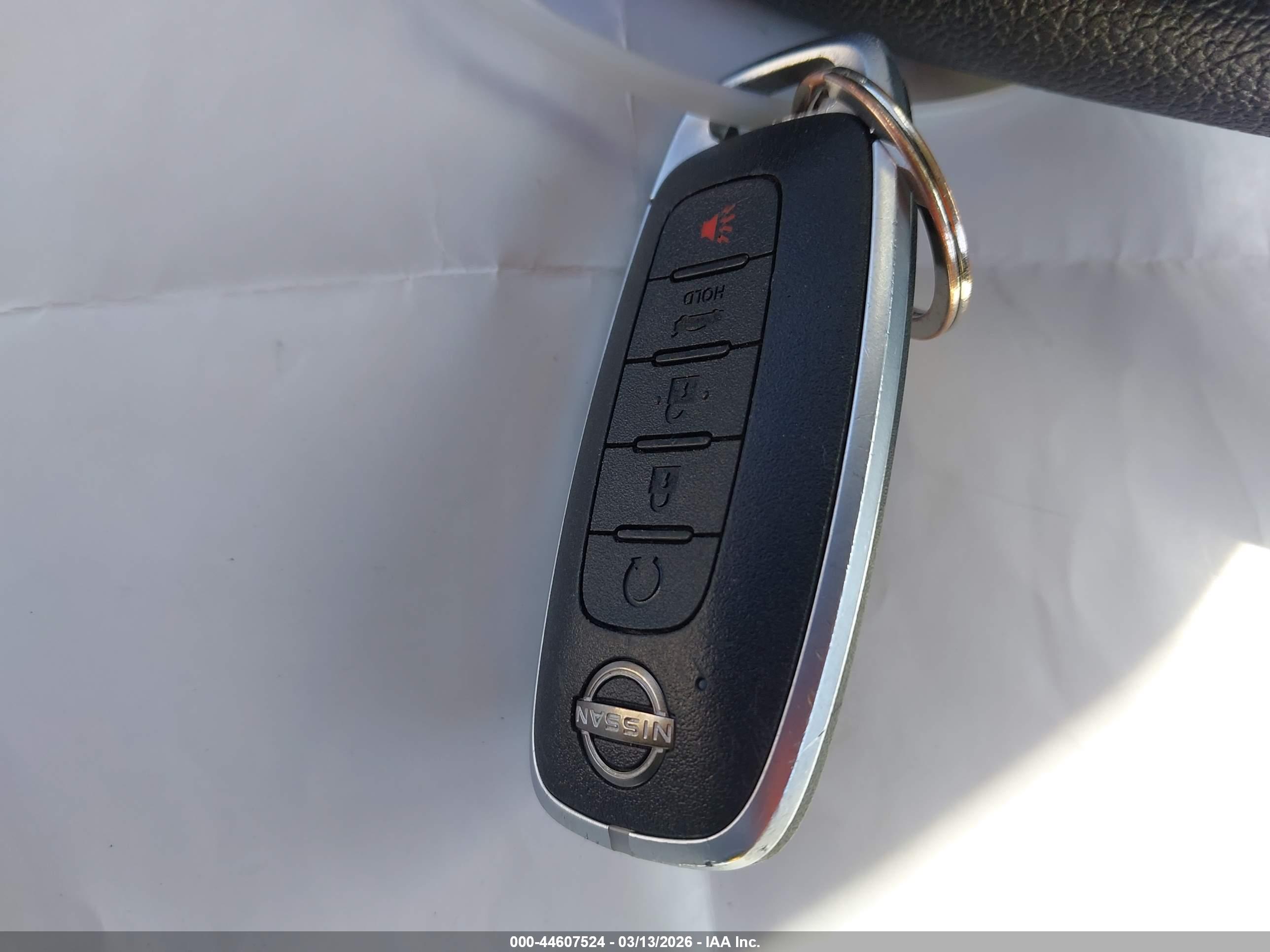 NISSAN VERSA image 11