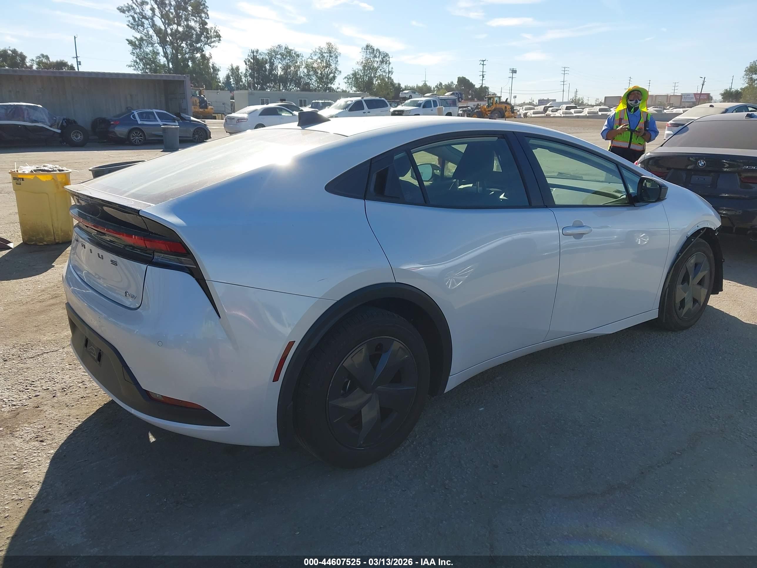 TOYOTA PRIUS image 4