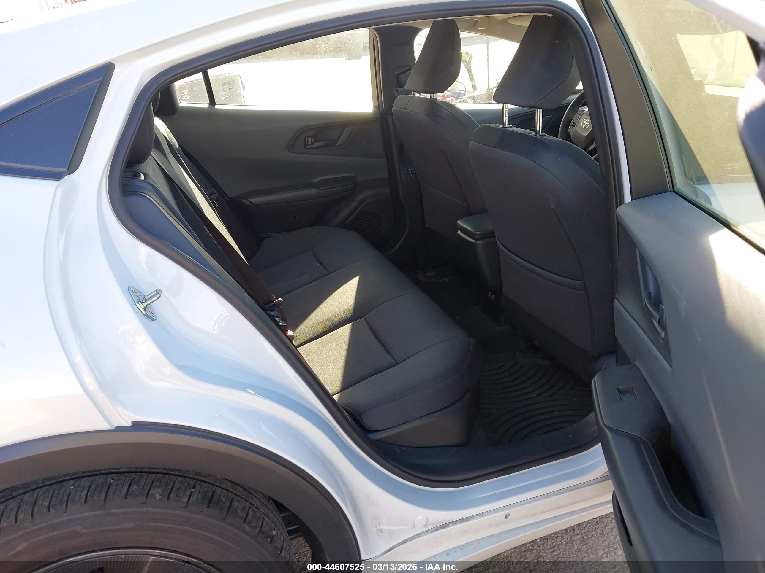 TOYOTA PRIUS image 8