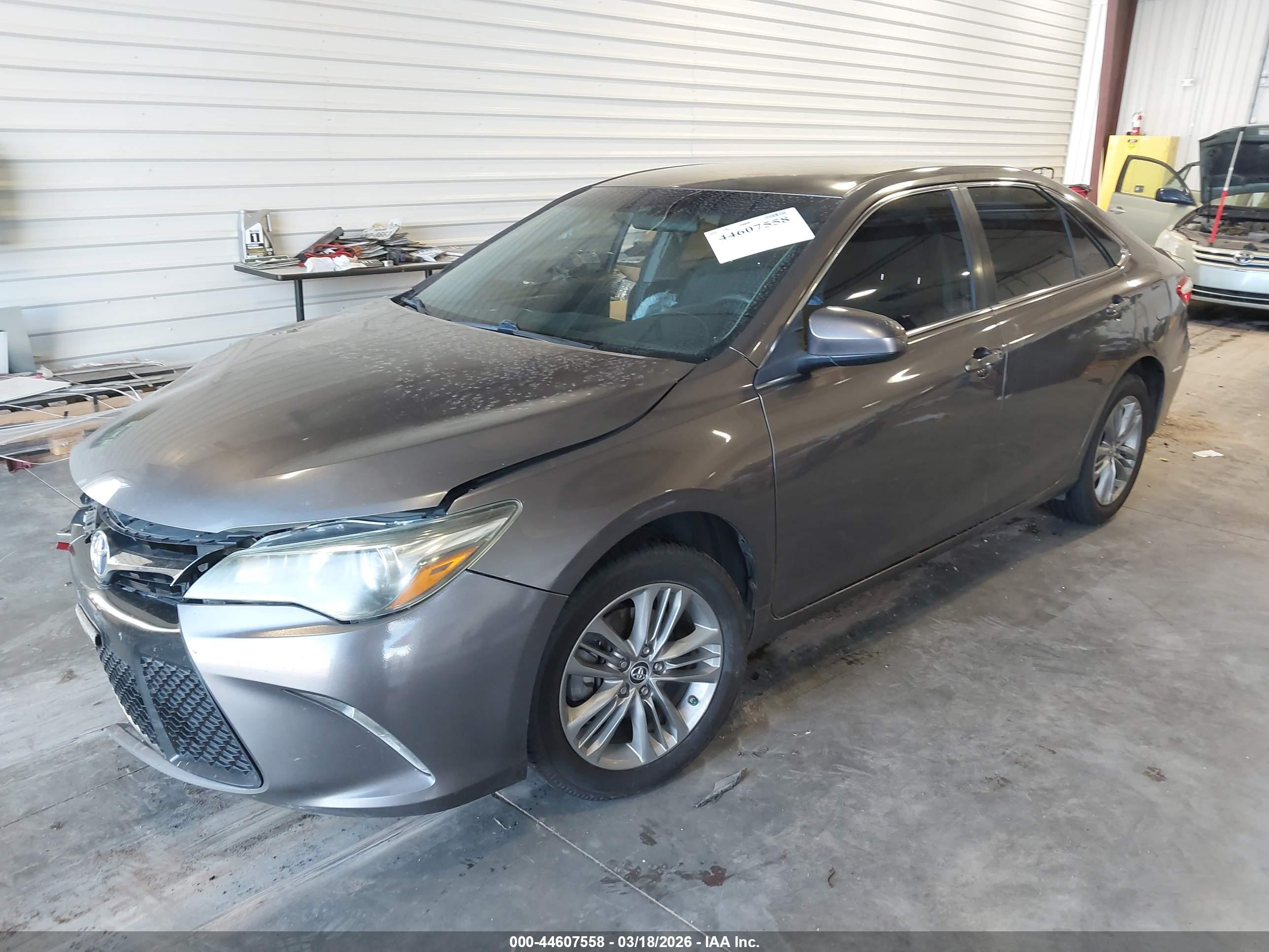 TOYOTA CAMRY image 2