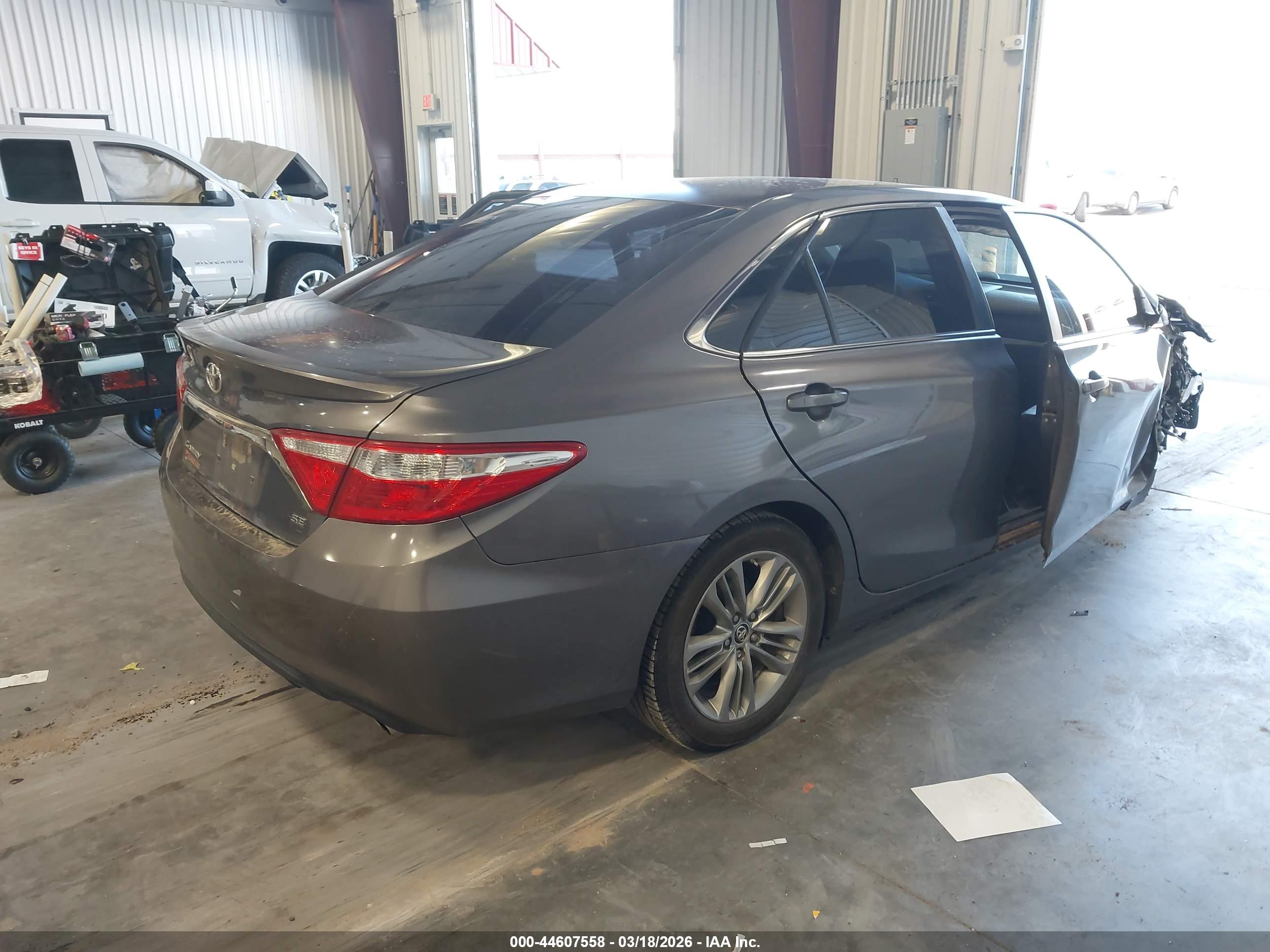 TOYOTA CAMRY image 4
