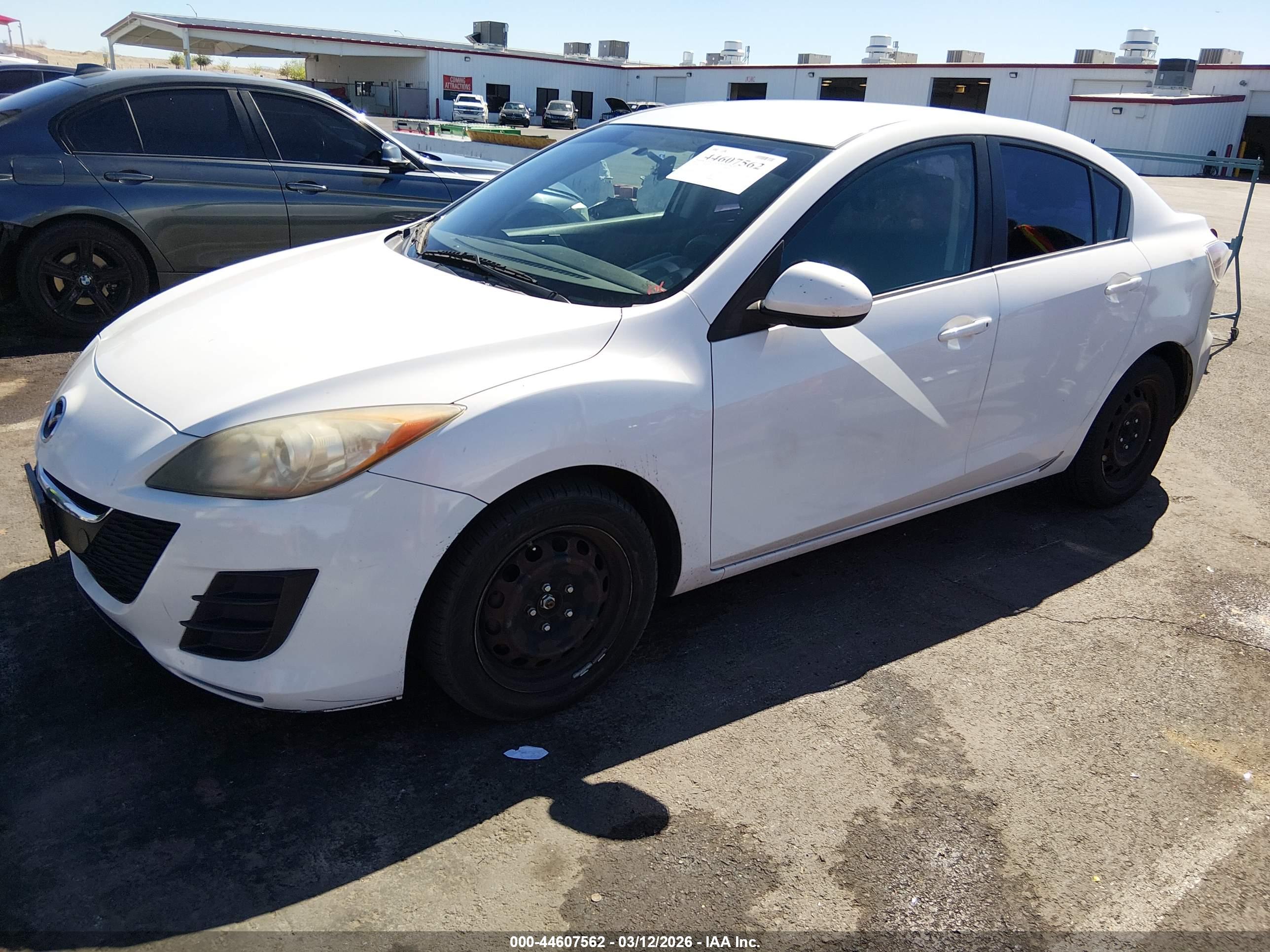 MAZDA MAZDA3 image 2