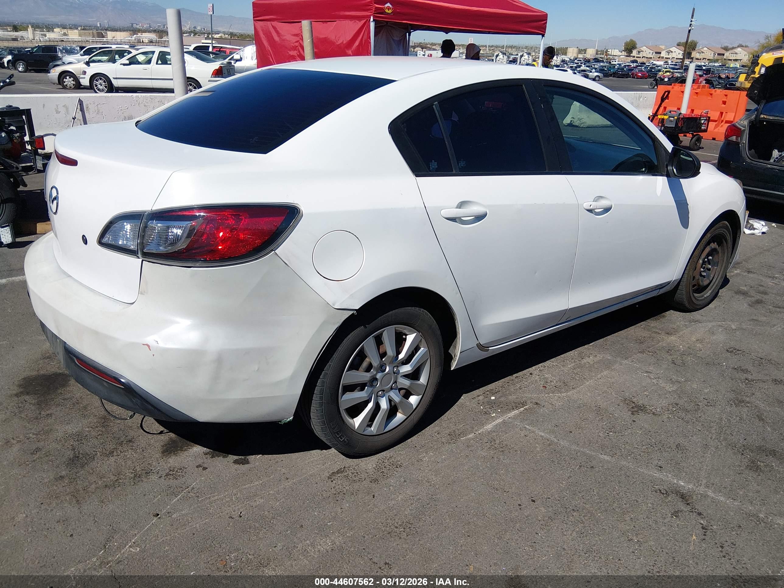 MAZDA MAZDA3 image 4