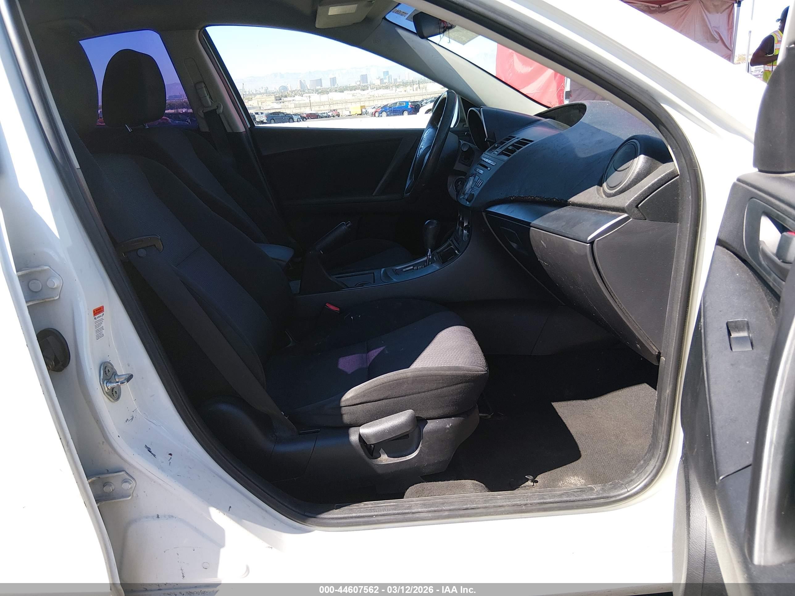 MAZDA MAZDA3 image 5
