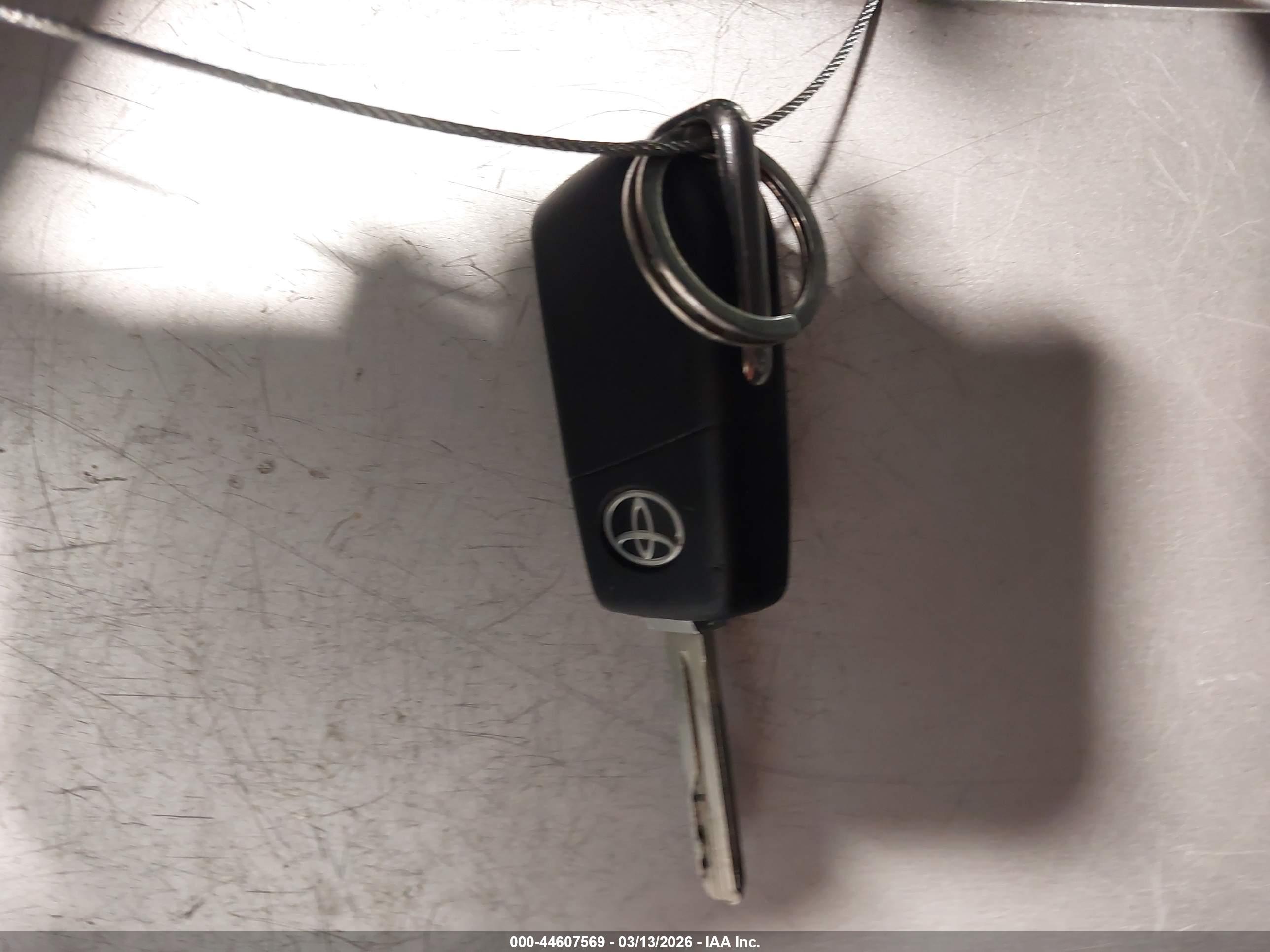 TOYOTA CAMRY image 11