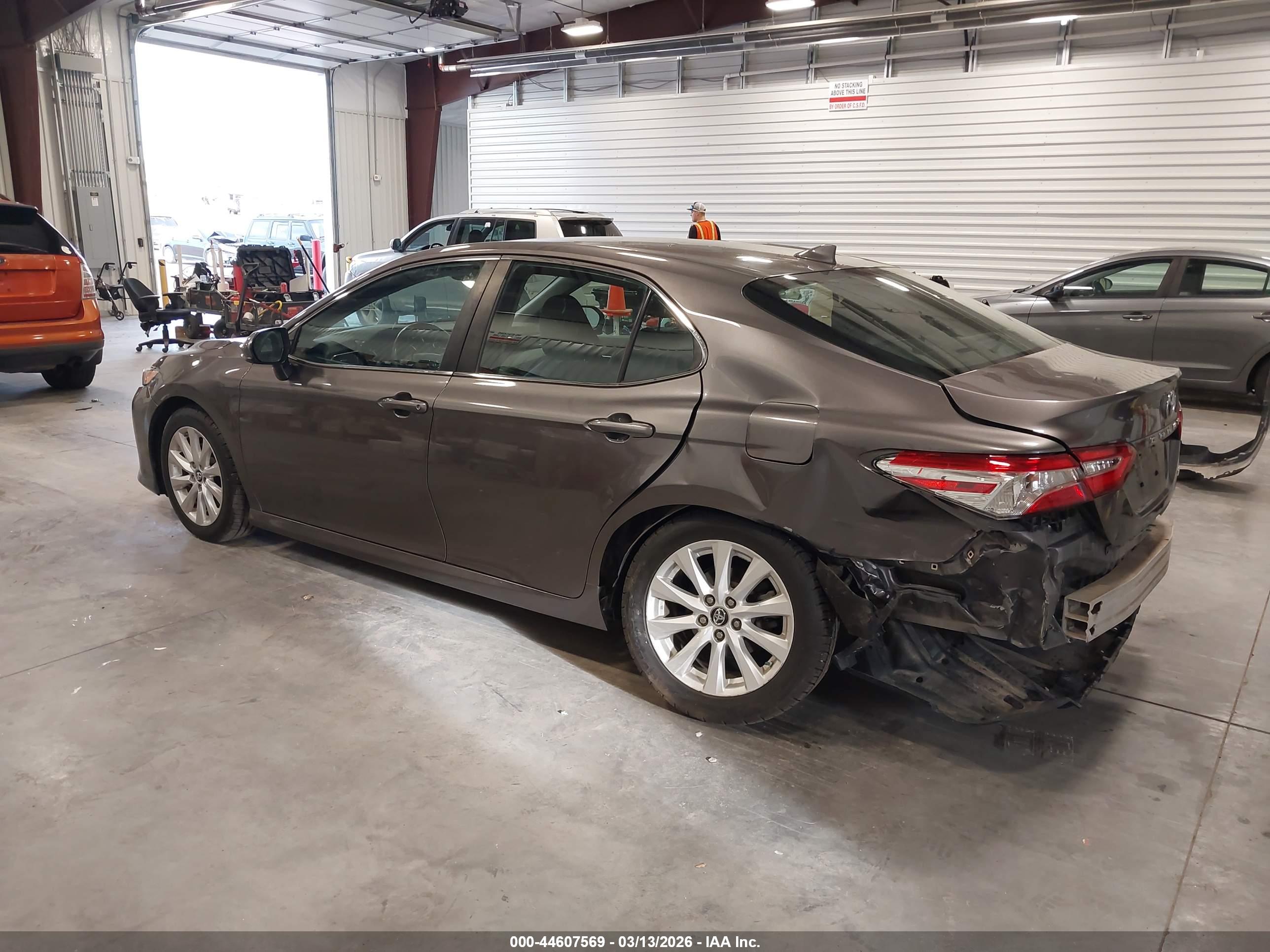 TOYOTA CAMRY image 3