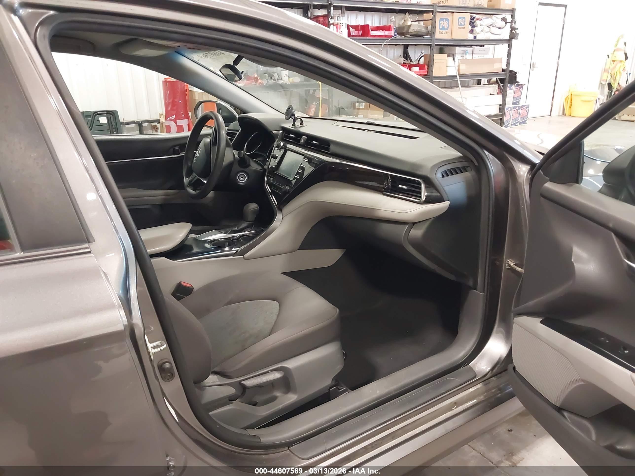 TOYOTA CAMRY image 5