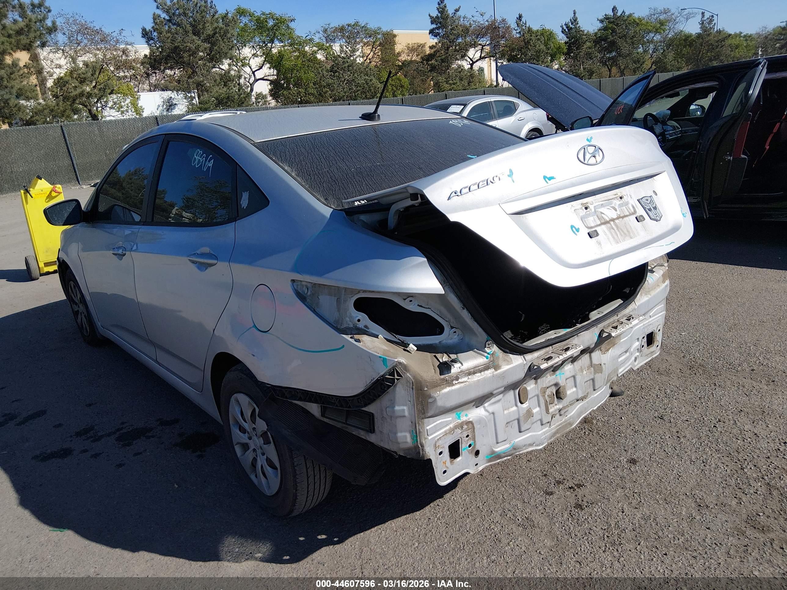 HYUNDAI ACCENT image 3