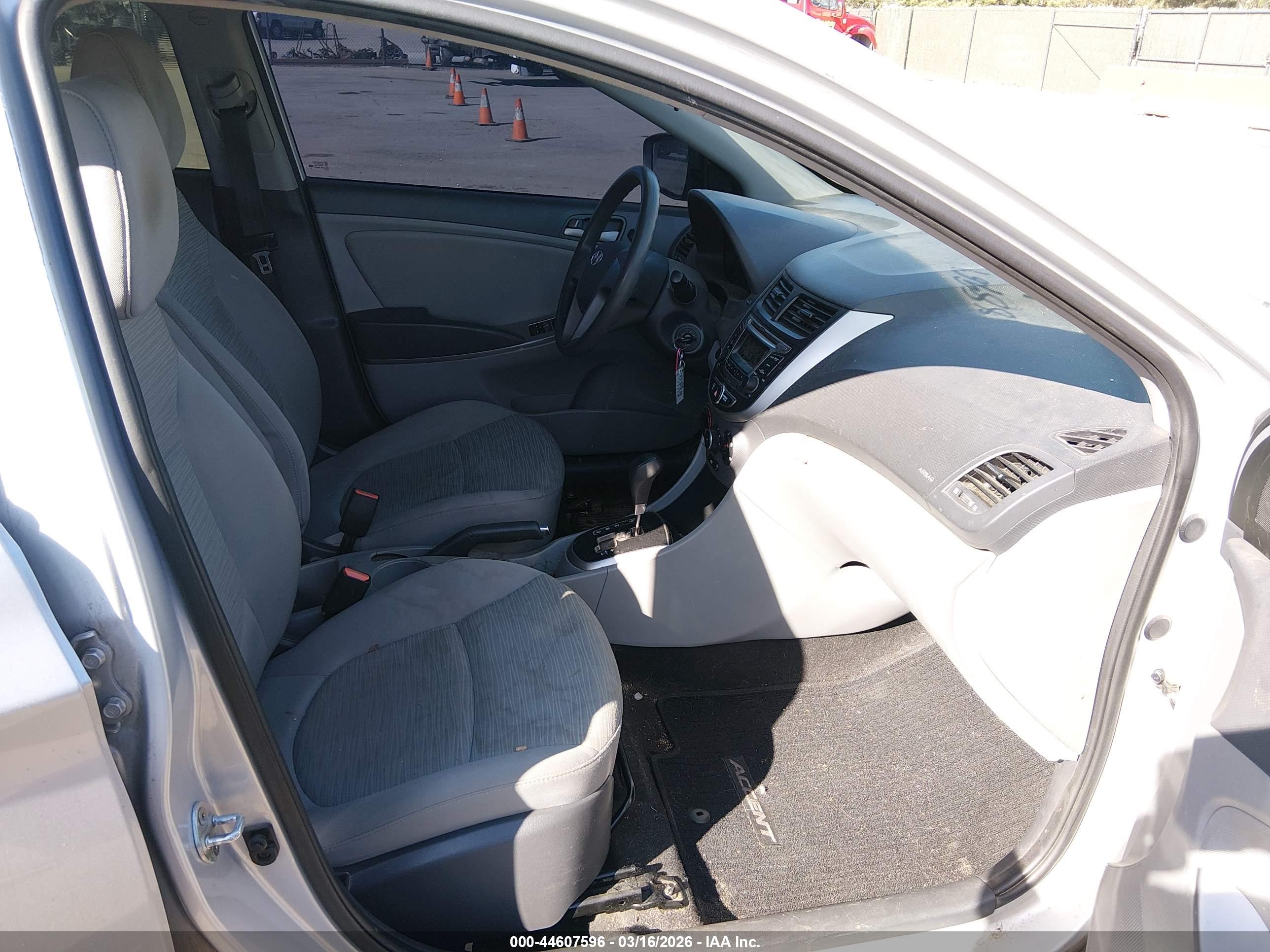 HYUNDAI ACCENT image 5